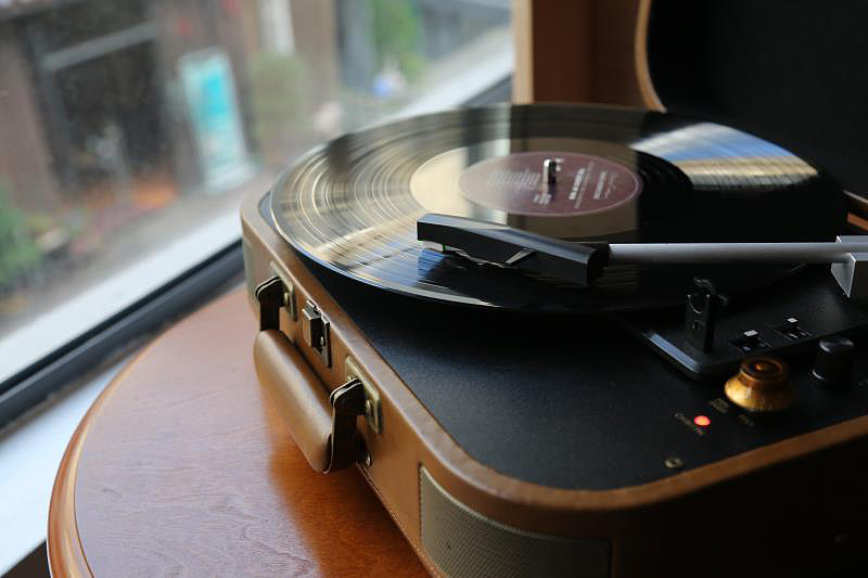 Black glue machine，phonograph，a record player，Portable record player，Vintage record player，