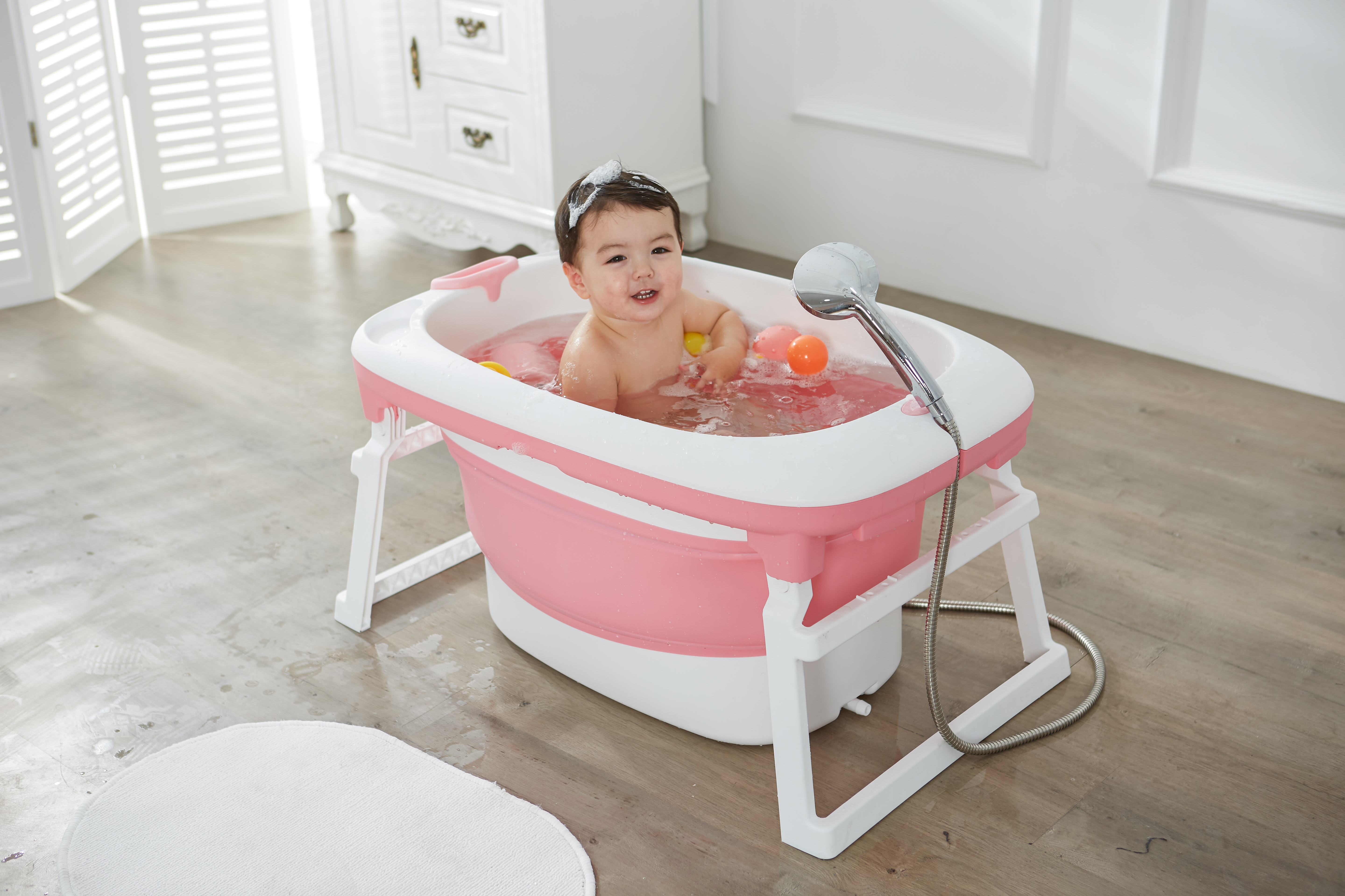 Folding and storage，