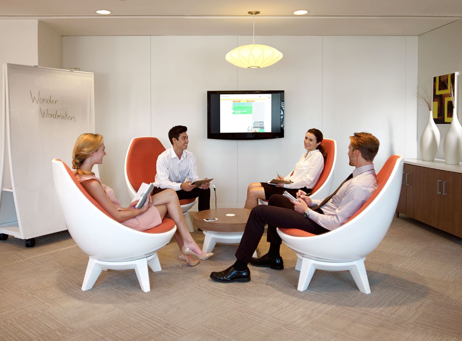 chair，Color contrast，swing，furniture，