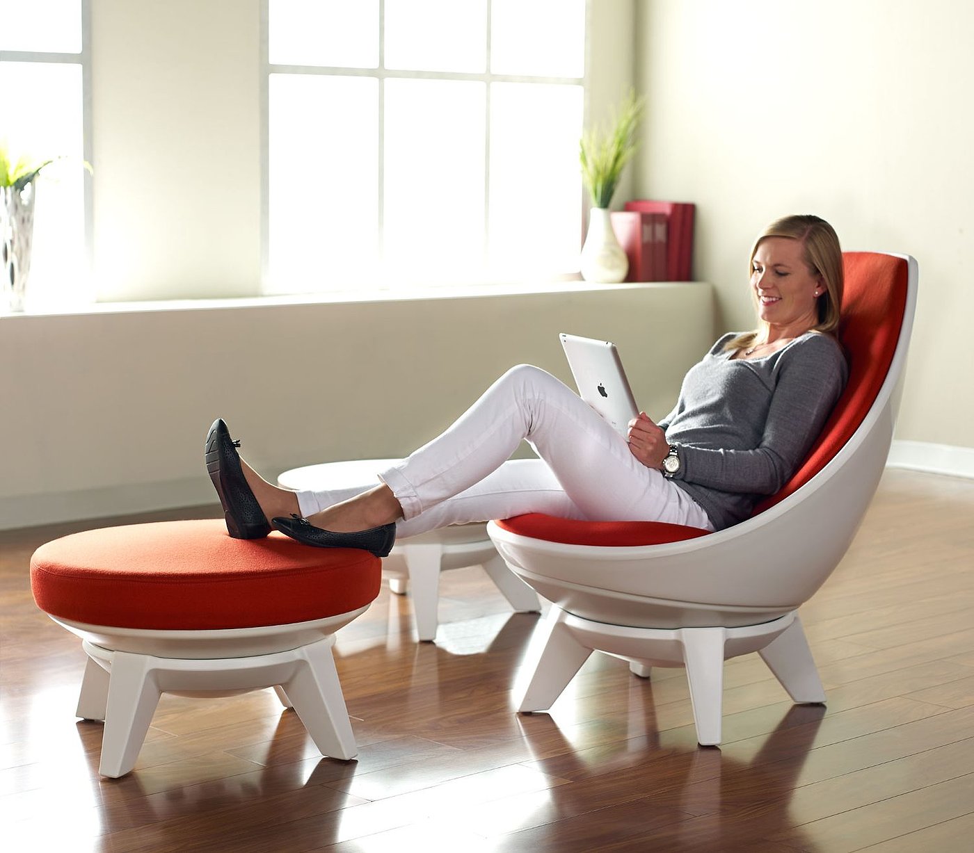 chair，Color contrast，swing，furniture，