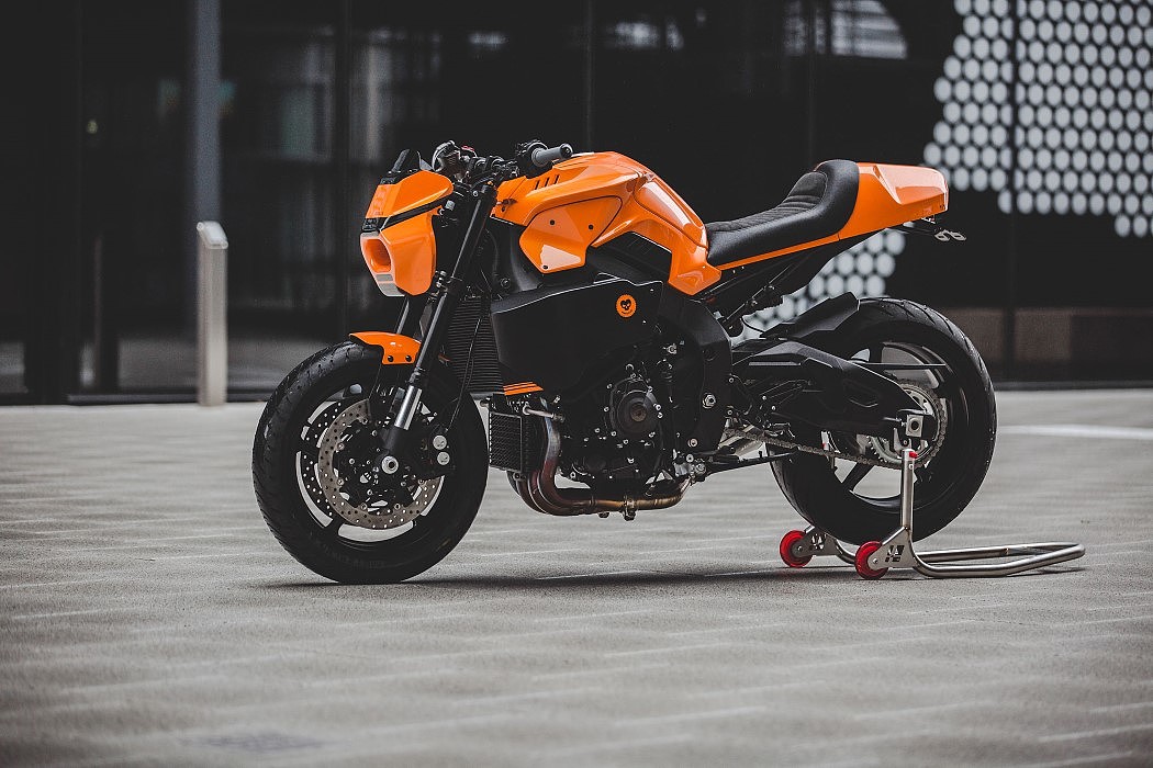 compete in speed，attack，Yamaha MT-10，Motorcycle，