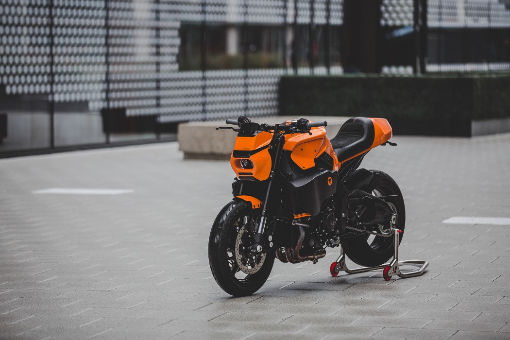 compete in speed，attack，Yamaha MT-10，Motorcycle，