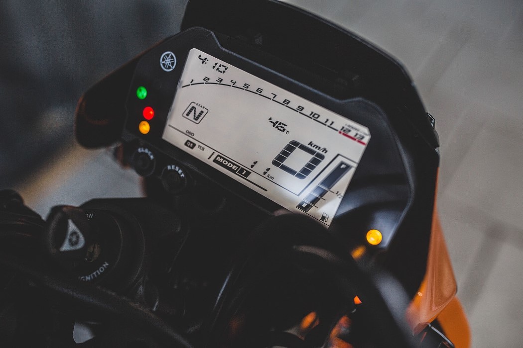 compete in speed，attack，Yamaha MT-10，Motorcycle，
