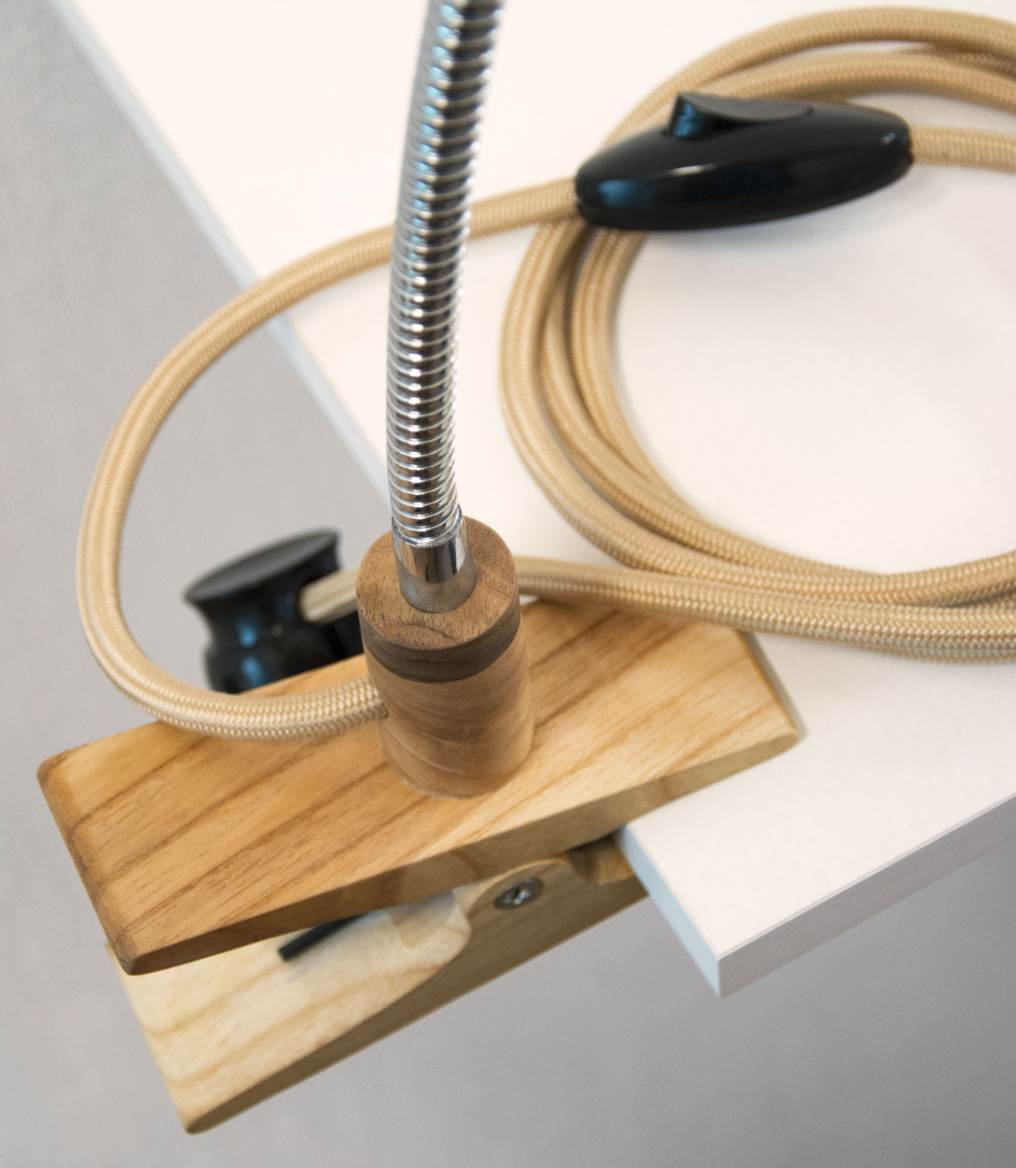 Metal，Natural wood，lamp，