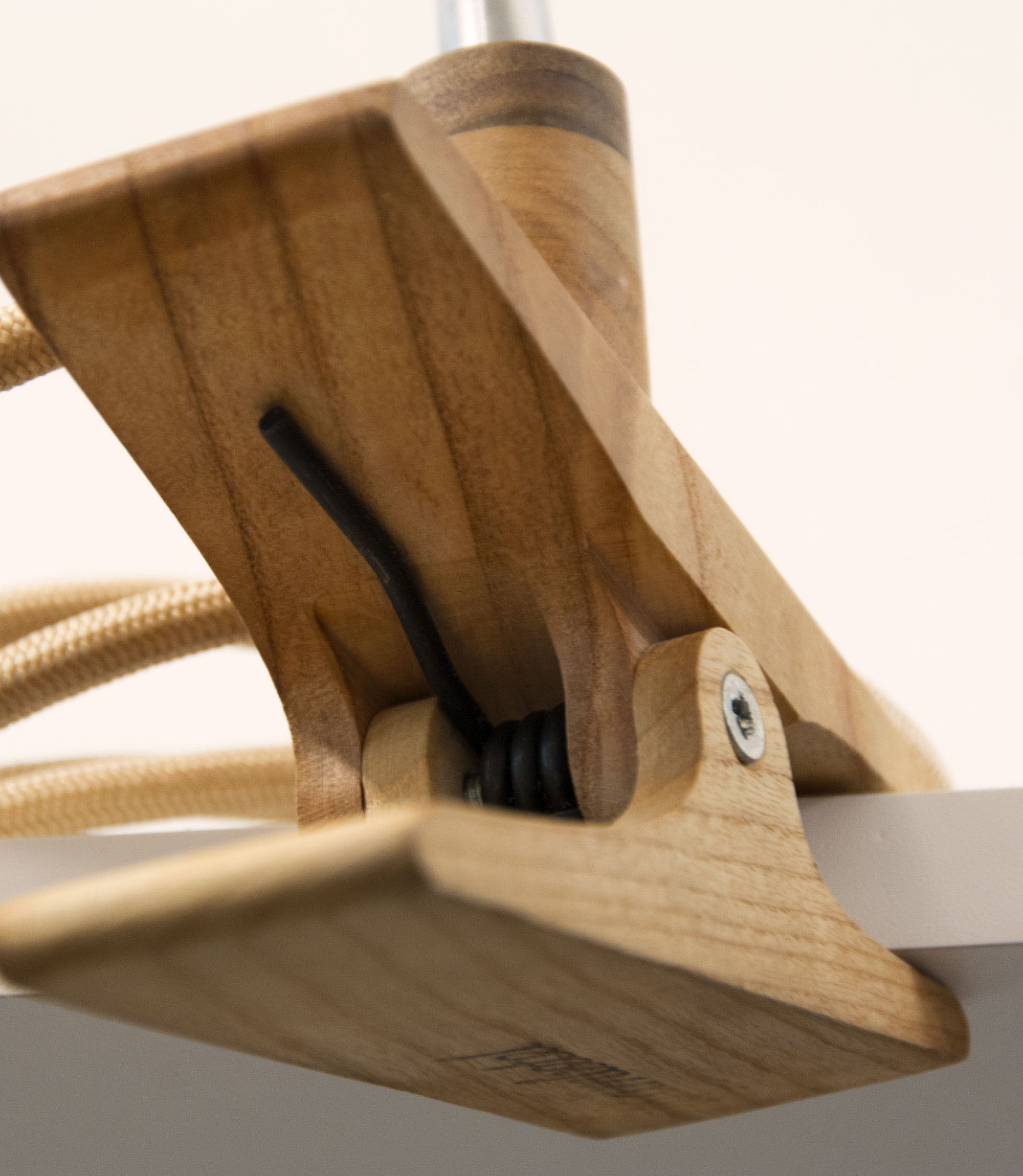 Metal，Natural wood，lamp，