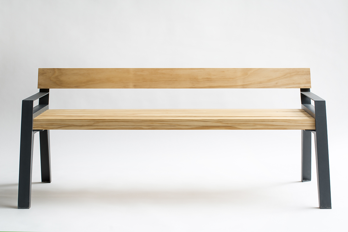 outdoors，stool，bench，It's an old balcony.，