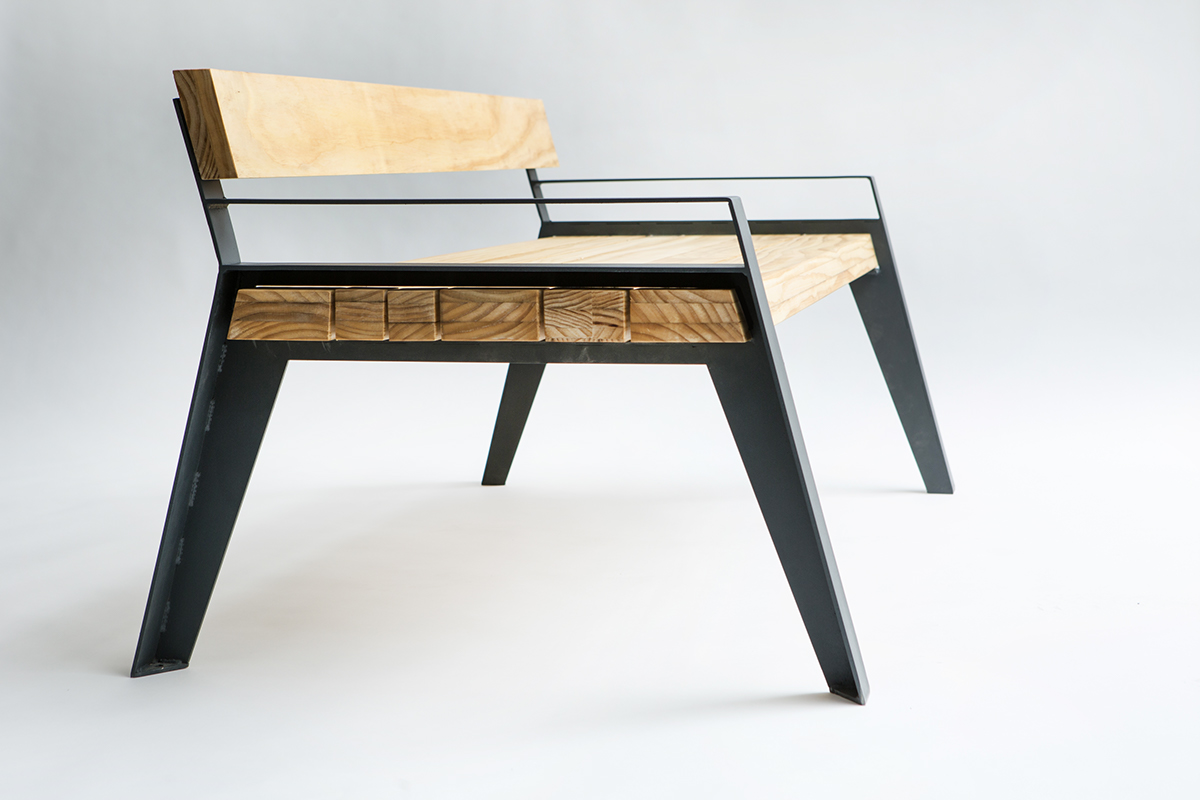 outdoors，stool，bench，It's an old balcony.，