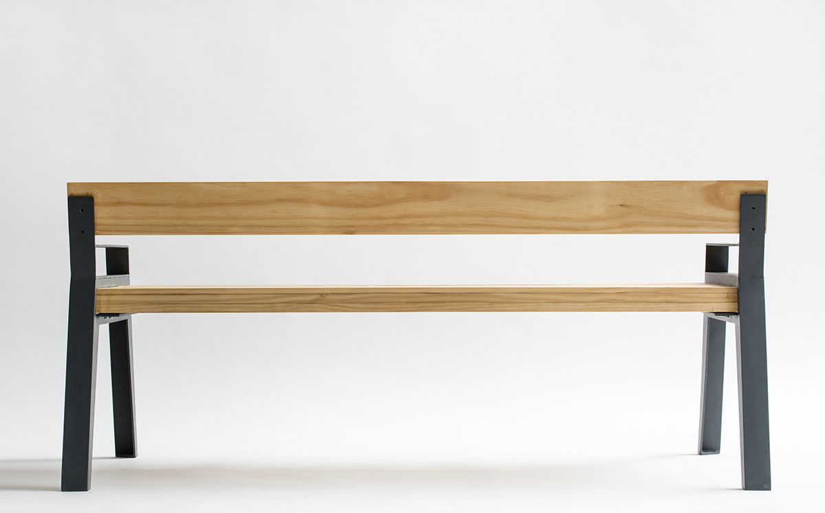 outdoors，stool，bench，It's an old balcony.，