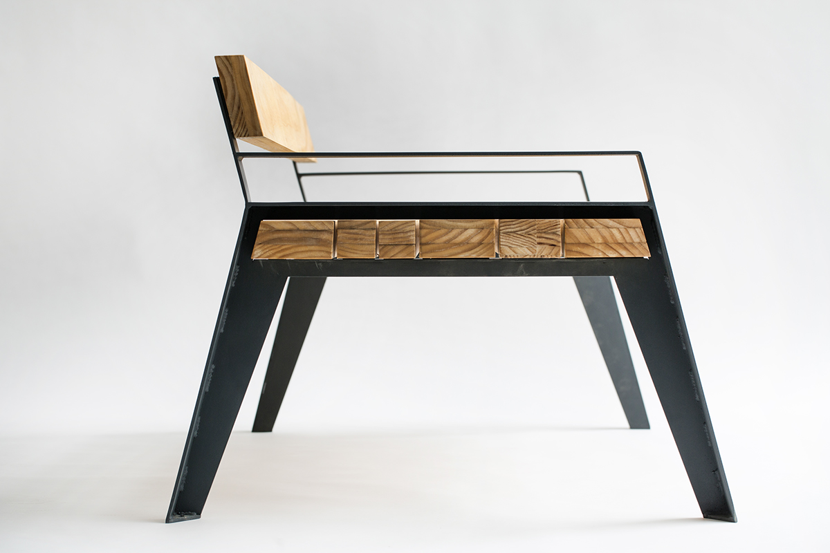 outdoors，stool，bench，It's an old balcony.，