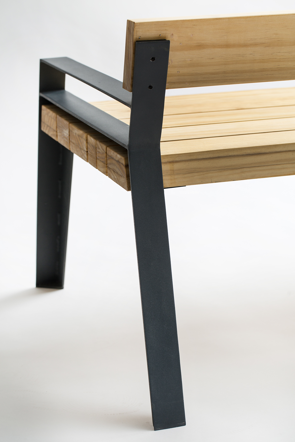 outdoors，stool，bench，It's an old balcony.，