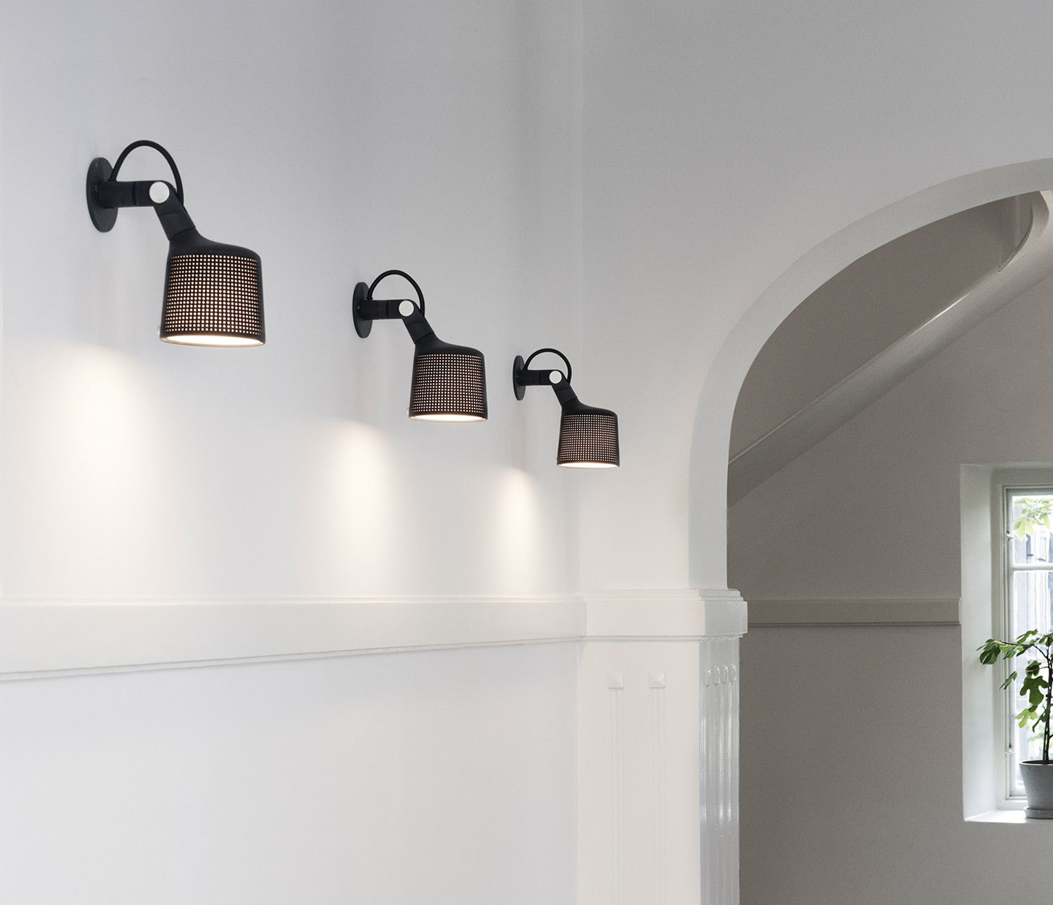 Home Furnishing，furniture，lamps and lanterns，Simplicity，black，Wall lamp，
