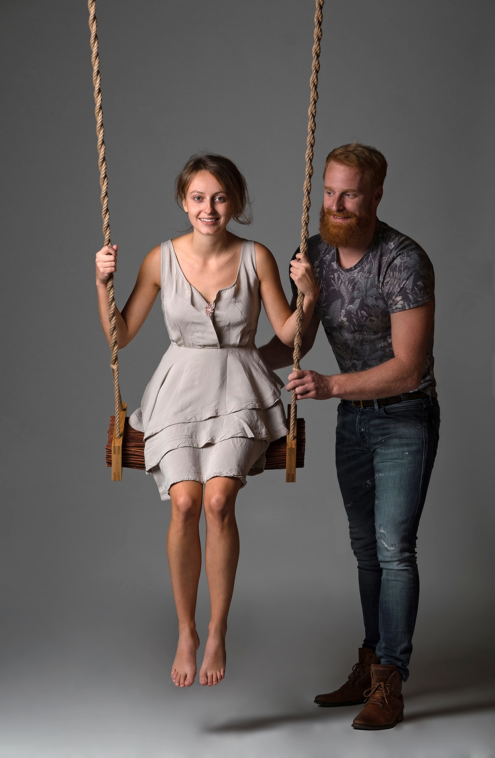 Tomas Vacek，swing，HALUZ，indoor，outdoors，entertainment，