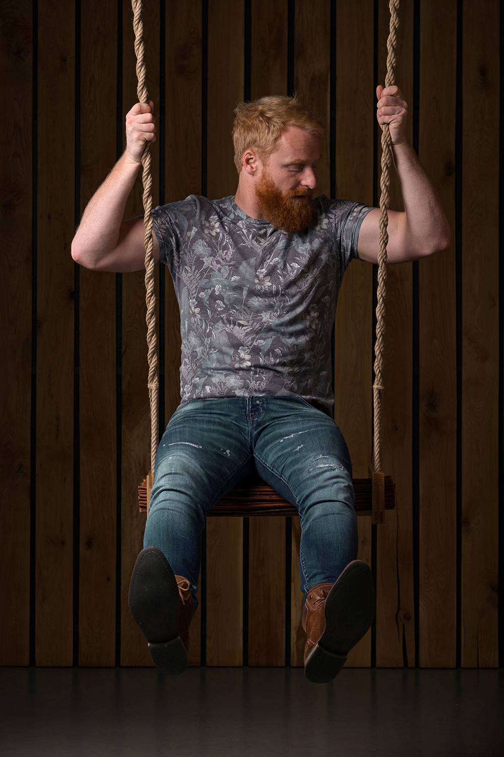 Tomas Vacek，swing，HALUZ，indoor，outdoors，entertainment，