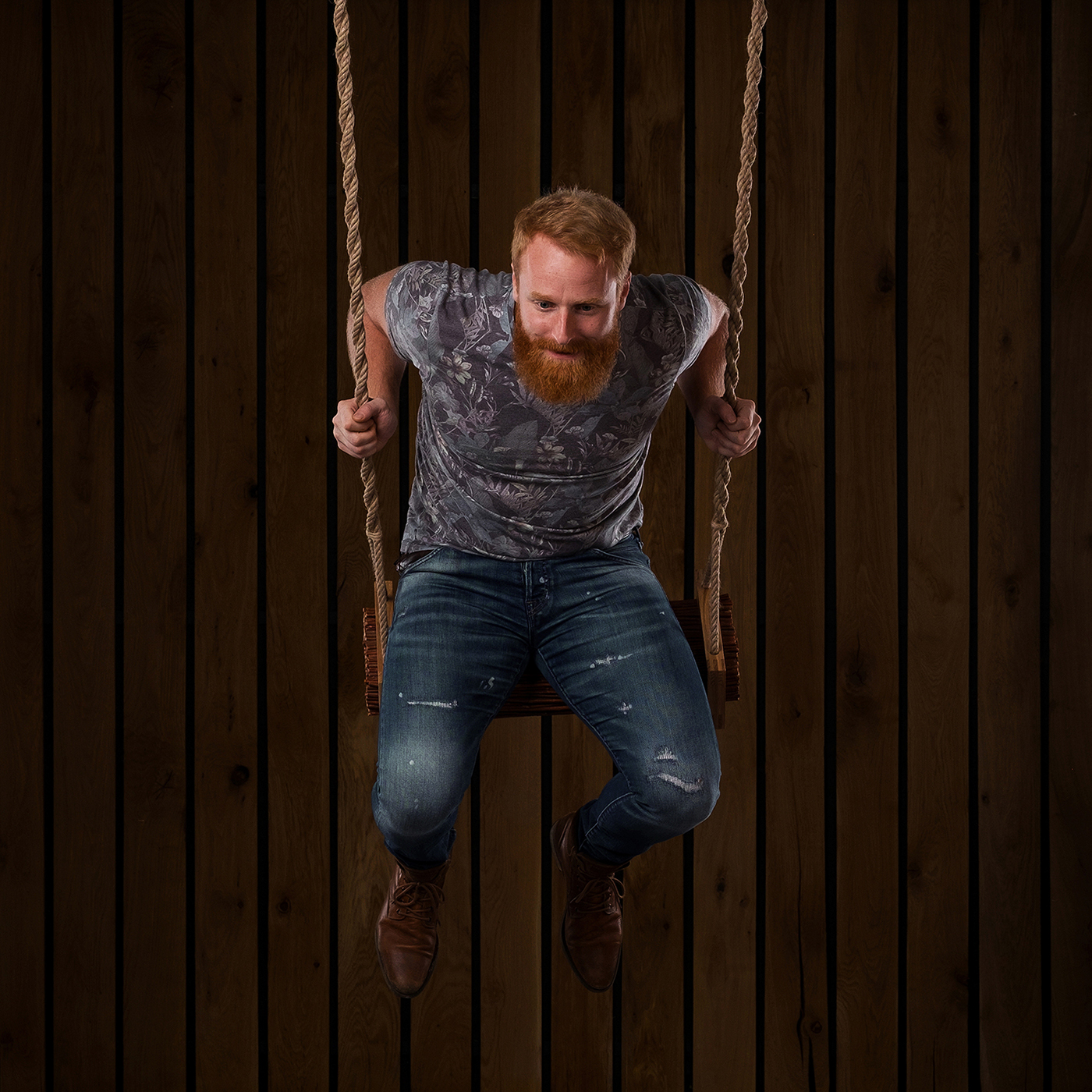 Tomas Vacek，swing，HALUZ，indoor，outdoors，entertainment，