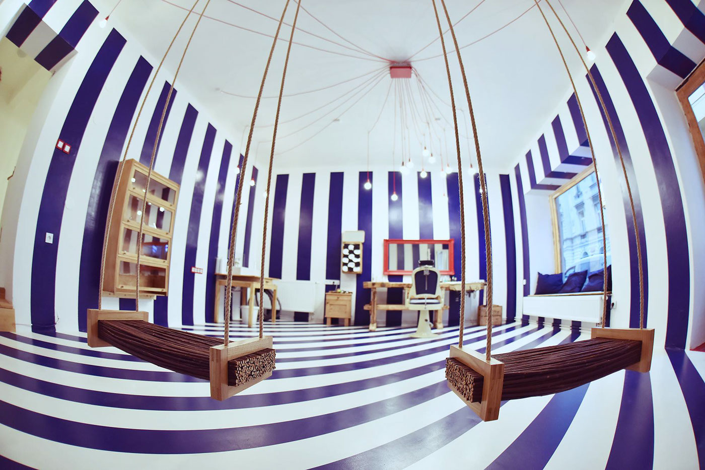 Tomas Vacek，swing，HALUZ，indoor，outdoors，entertainment，