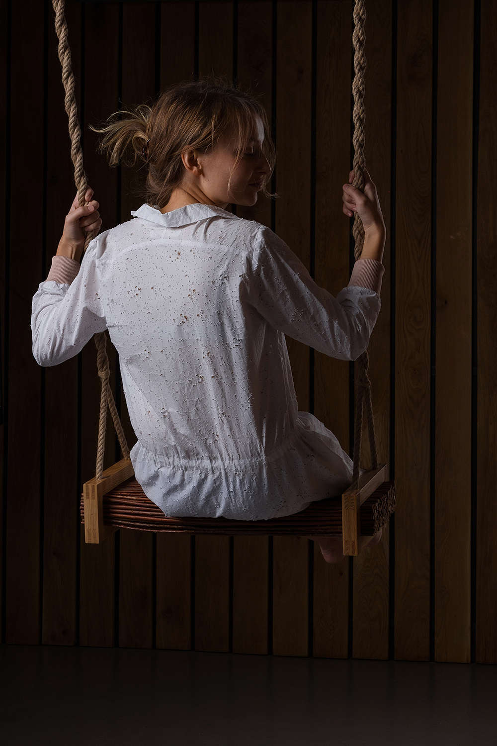 Tomas Vacek，swing，HALUZ，indoor，outdoors，entertainment，