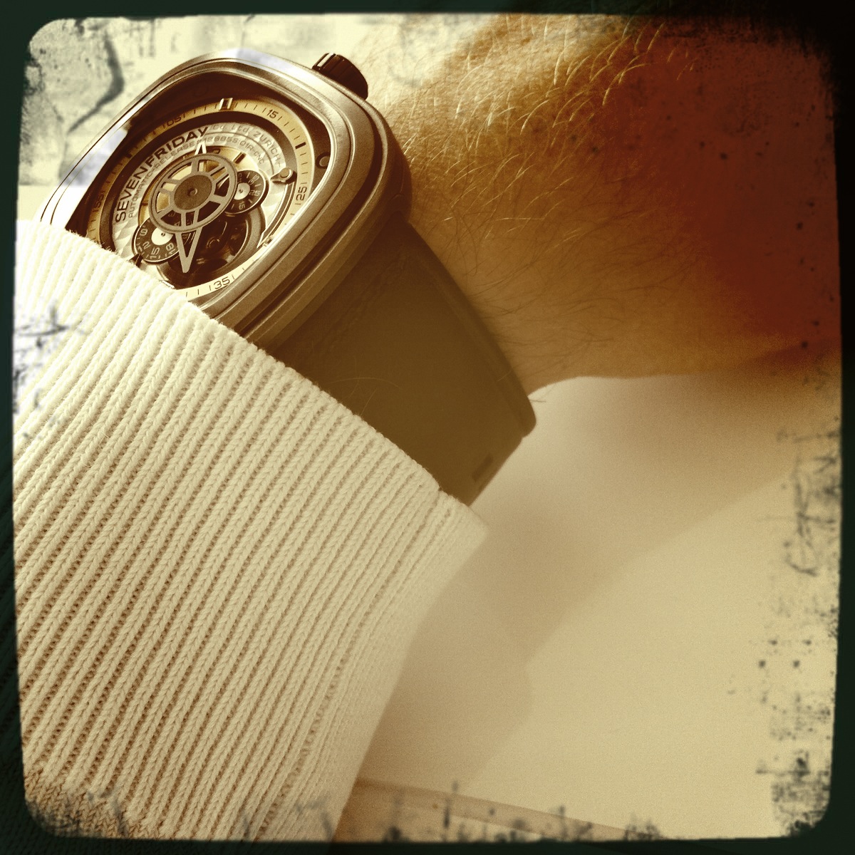 Wrist watch，Modern design，Aesthetic elements，