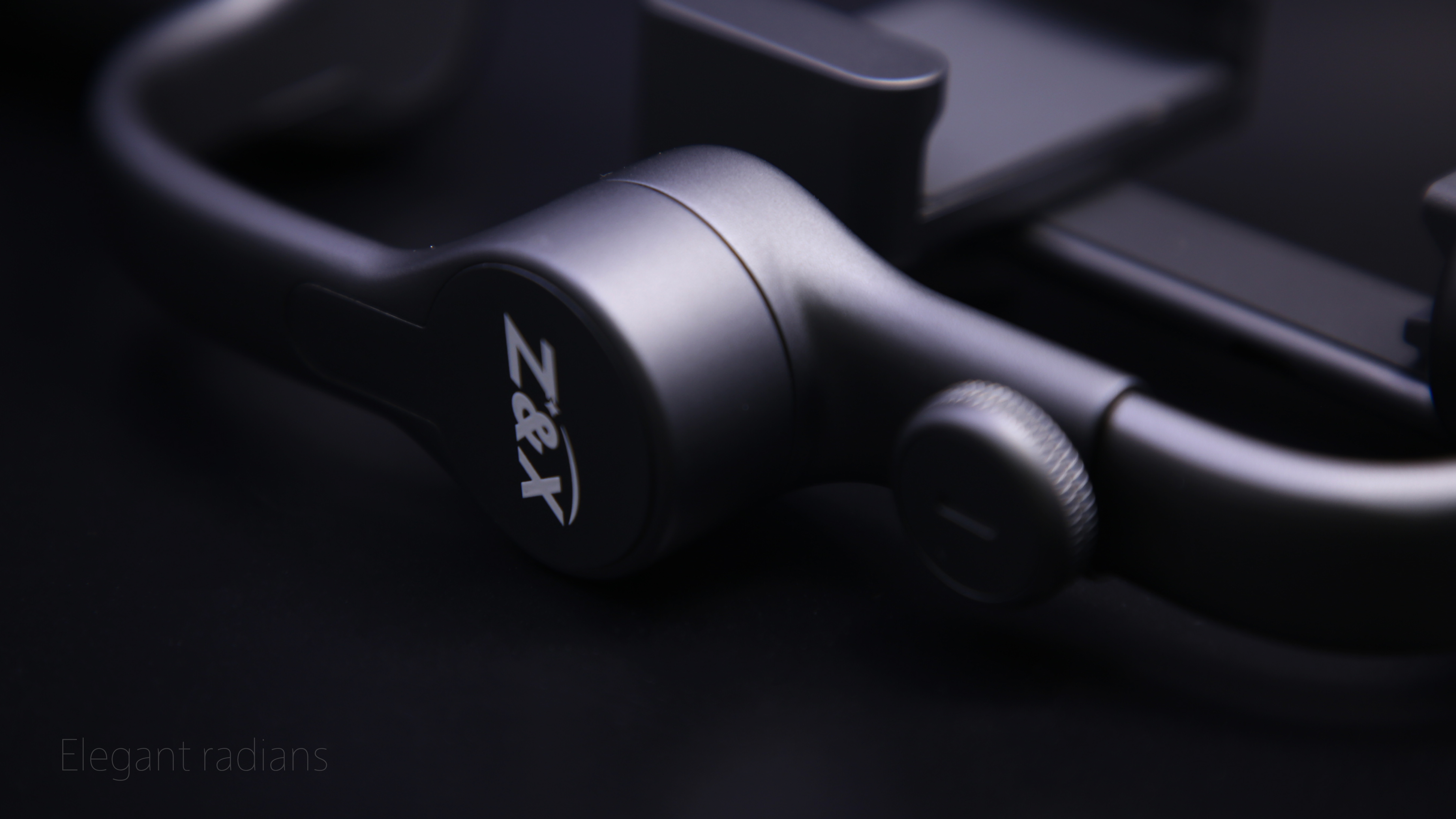 Handheld PTZ，Triaxial stabilizer，Mobile phone blockbuster，