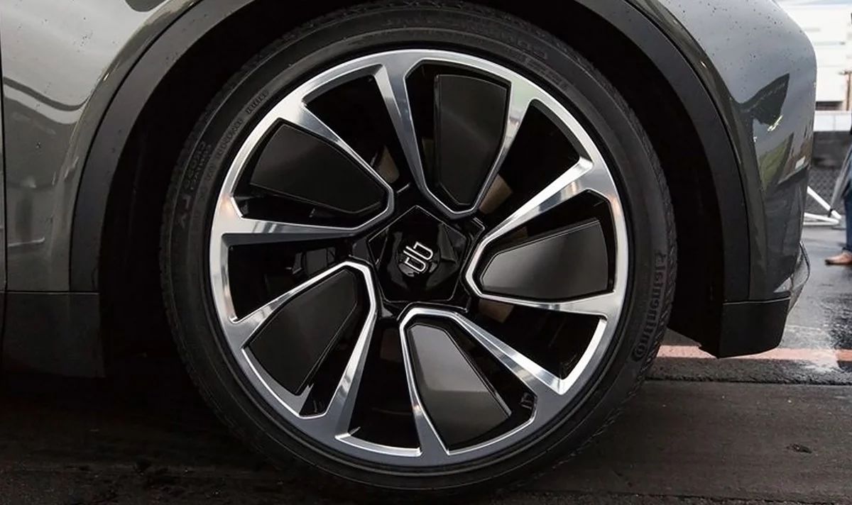 Advanced rendering，Hand drawn car，Tire design，vehicle，automobile，Automobile exterior decoration design，Automobile exterior decoration，