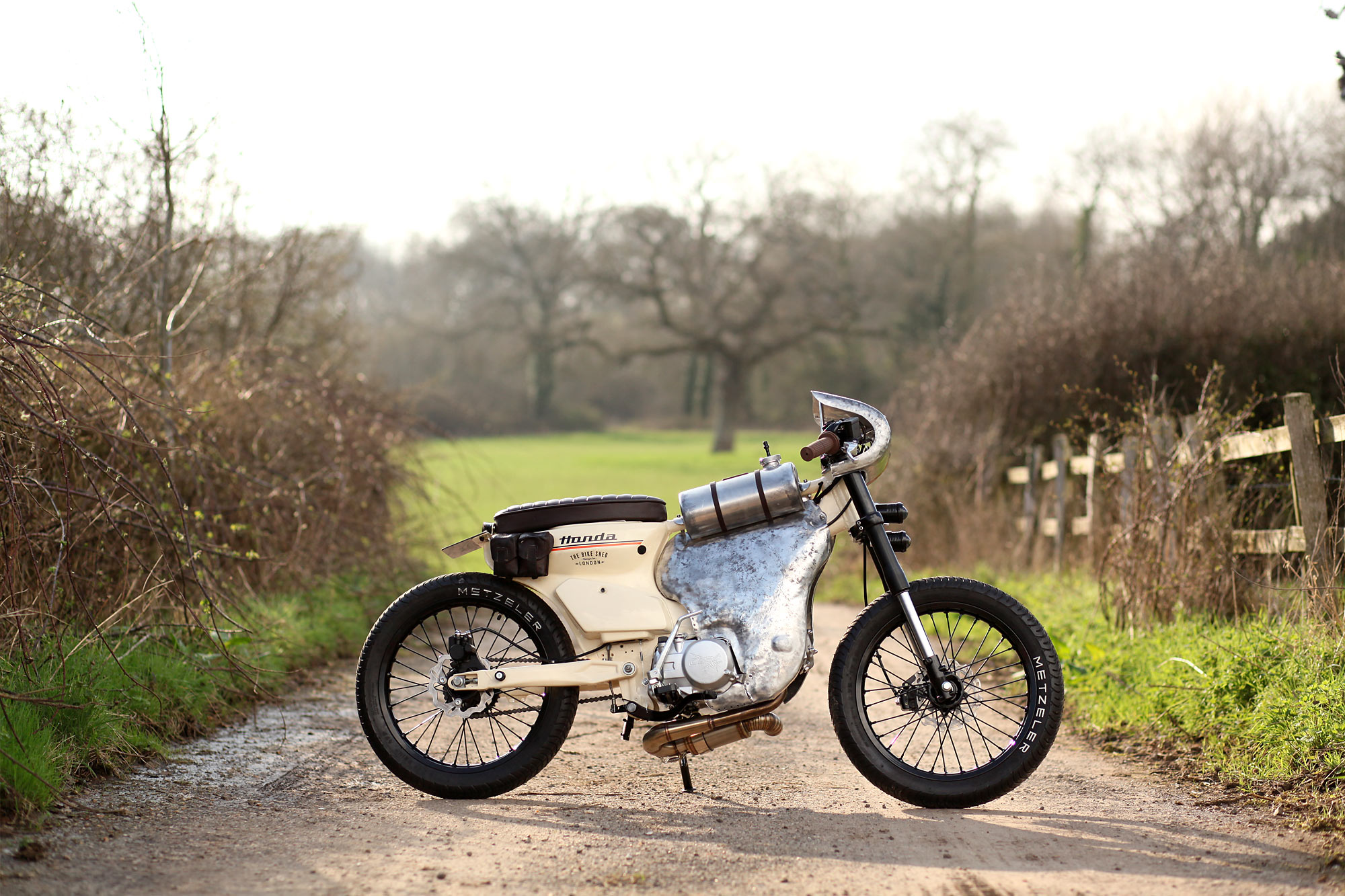 Change car，motorcycle，Honda，C90'Speedcub'，Pip Davidson，