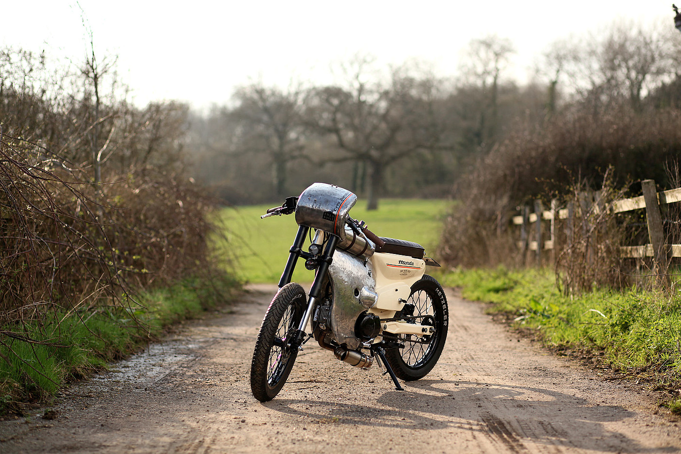 Change car，motorcycle，Honda，C90'Speedcub'，Pip Davidson，