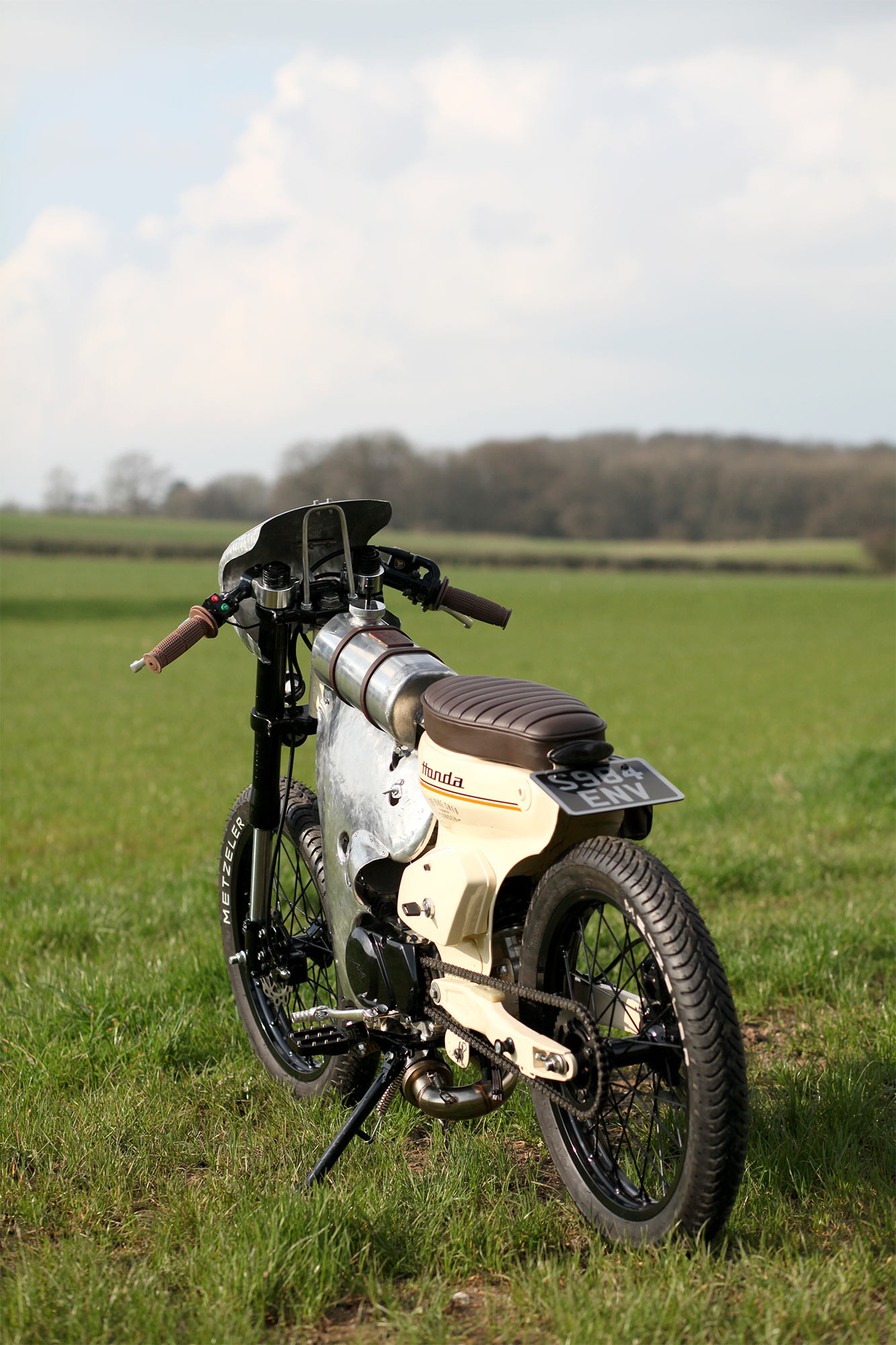 Change car，motorcycle，Honda，C90'Speedcub'，Pip Davidson，