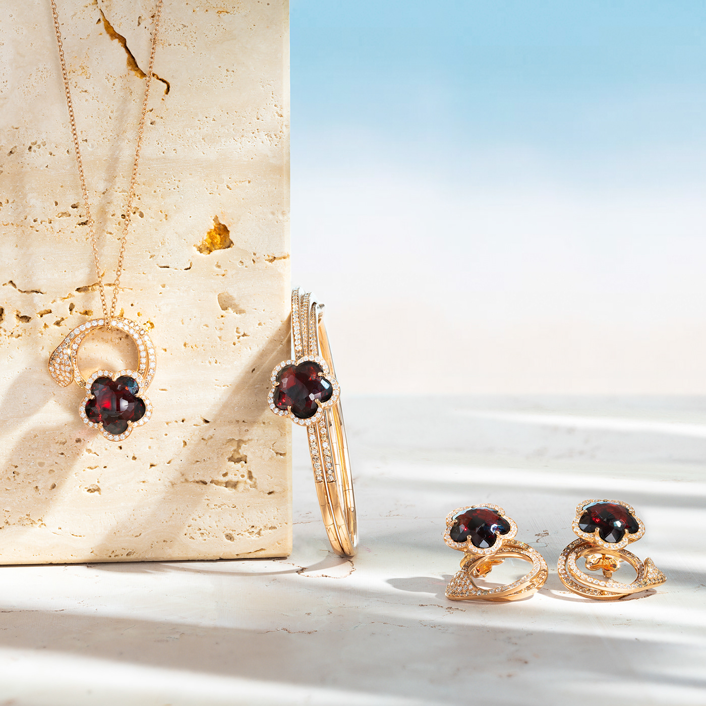 fashion，brand，jewelry，