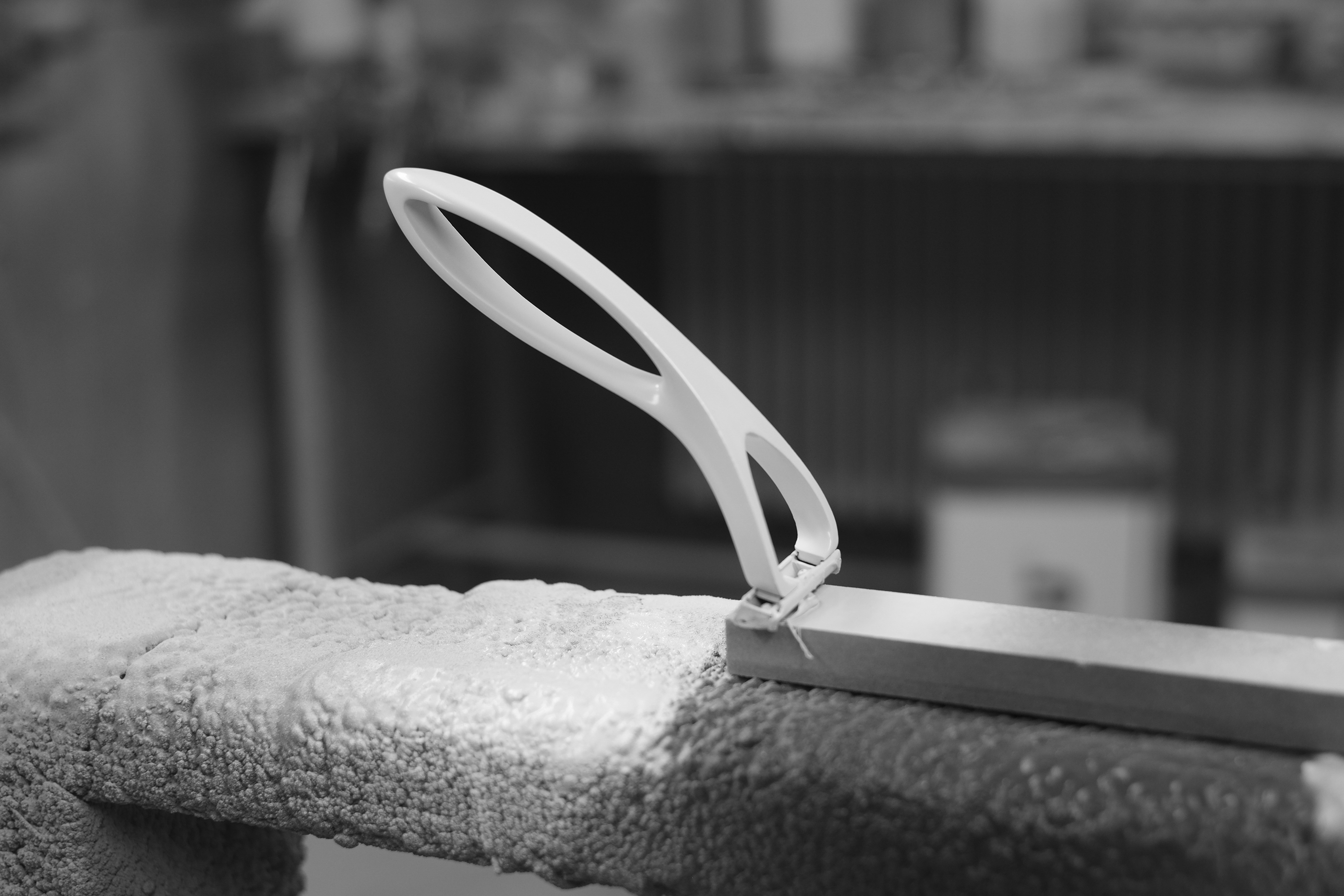 razor，curve，Black and red，