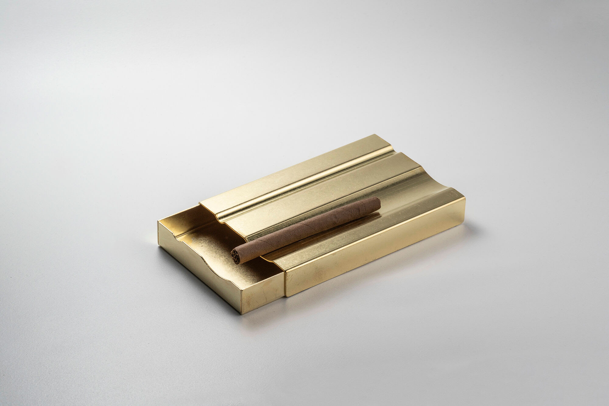 esthetics，Cigar box，brass，