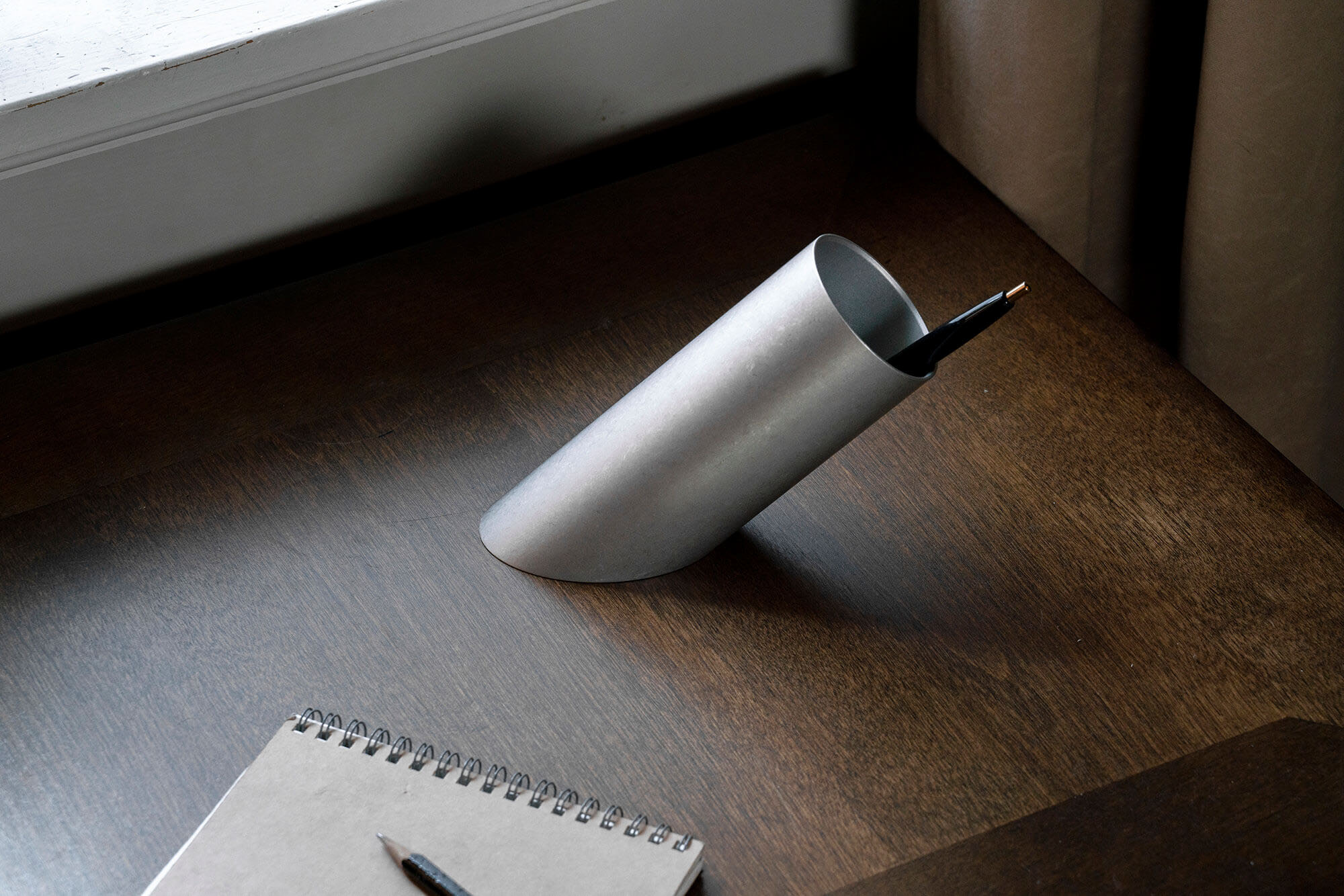 45 degrees，pen container，Isle Collection，Aluminium，