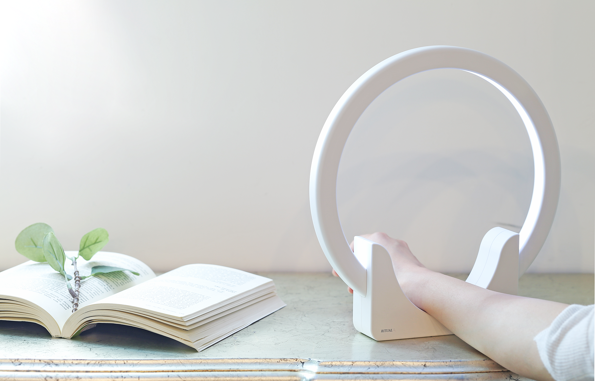 Desk lamp，Lighting tools，intelligence，RITUAL，