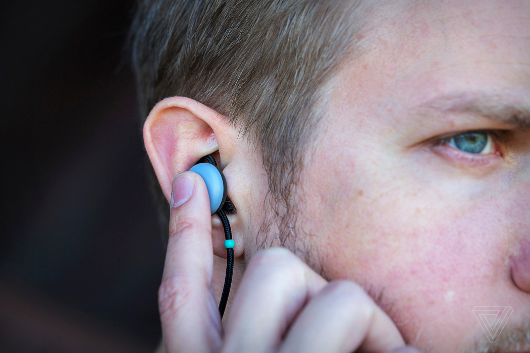 artificial，intelligence，voice，interactive，translate，Google，headset，