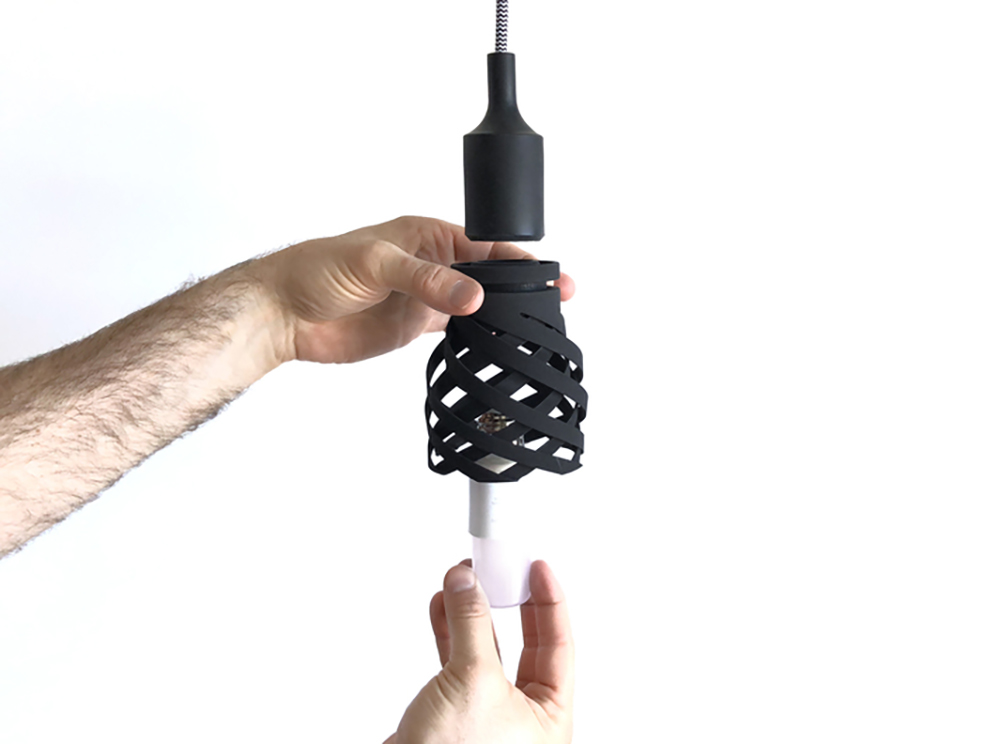 a chandelier，rotate，Adjust brightness，lighting，