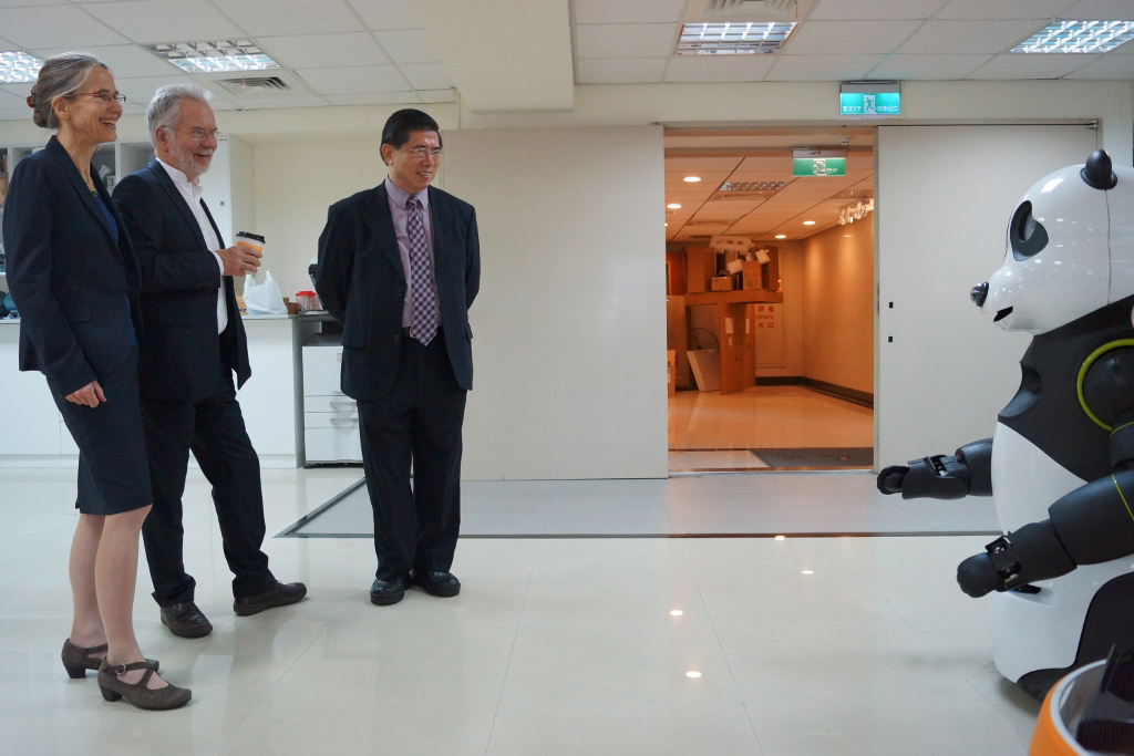 Robot IPanda，robot，artificial intelligence，medical service，