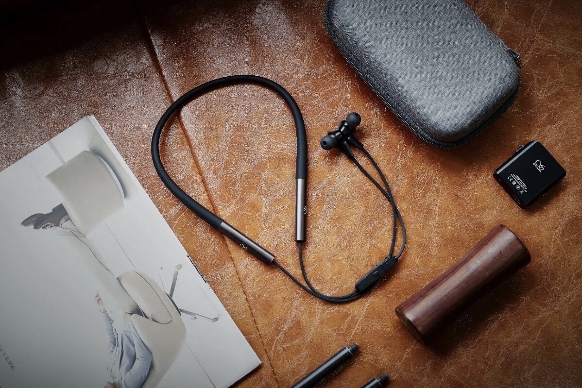 if，Red dot award，product design，industrial design，man-machine，headset，