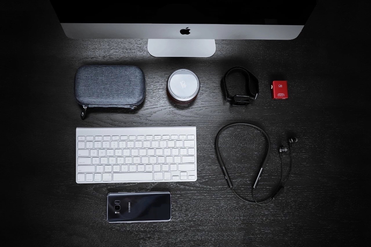 if，Red dot award，product design，industrial design，man-machine，headset，