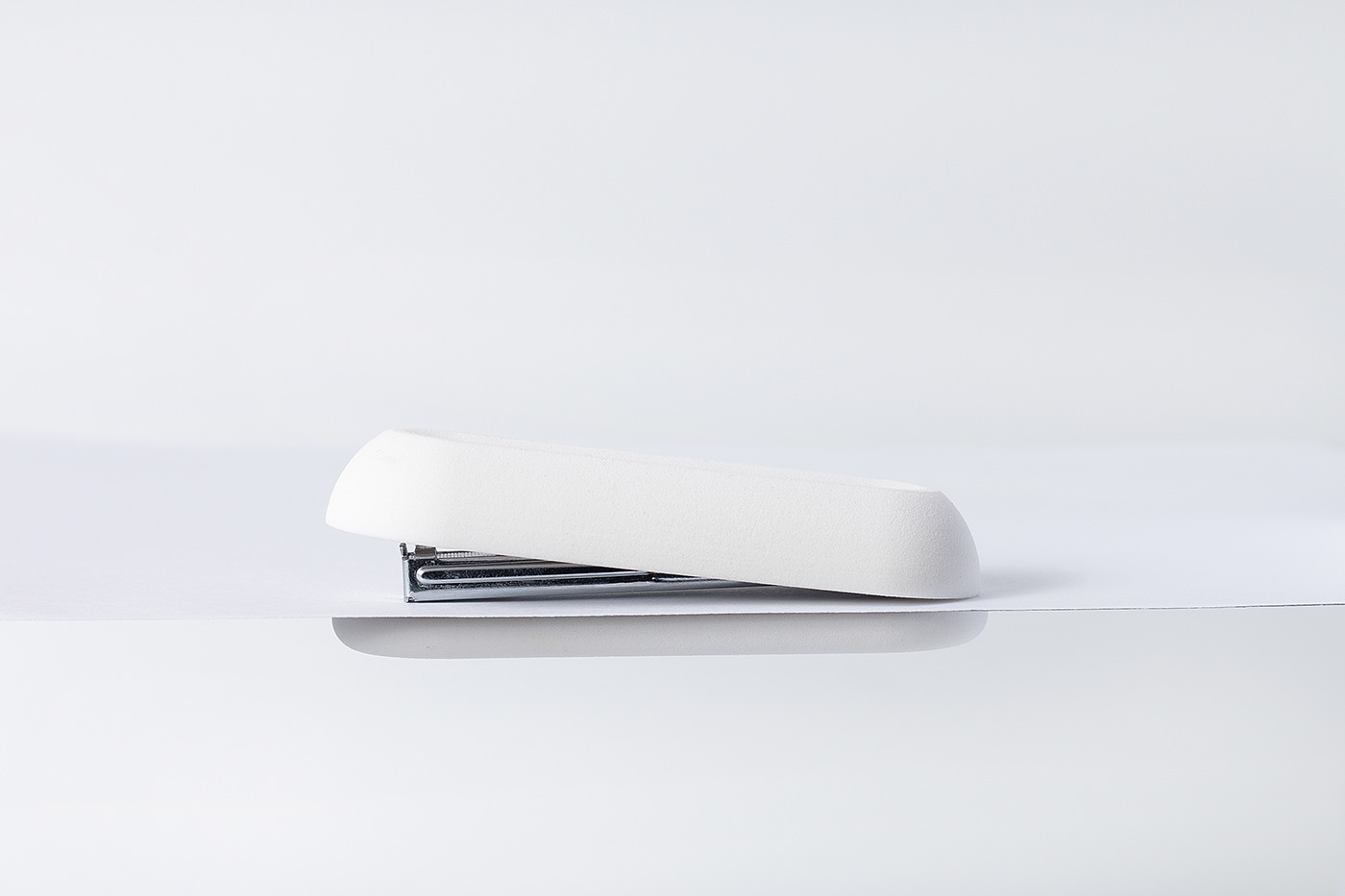 modern stylish，Bionics Design ，White minimalist，to work in an office，Office stationery，Stationery design，Stapler design，