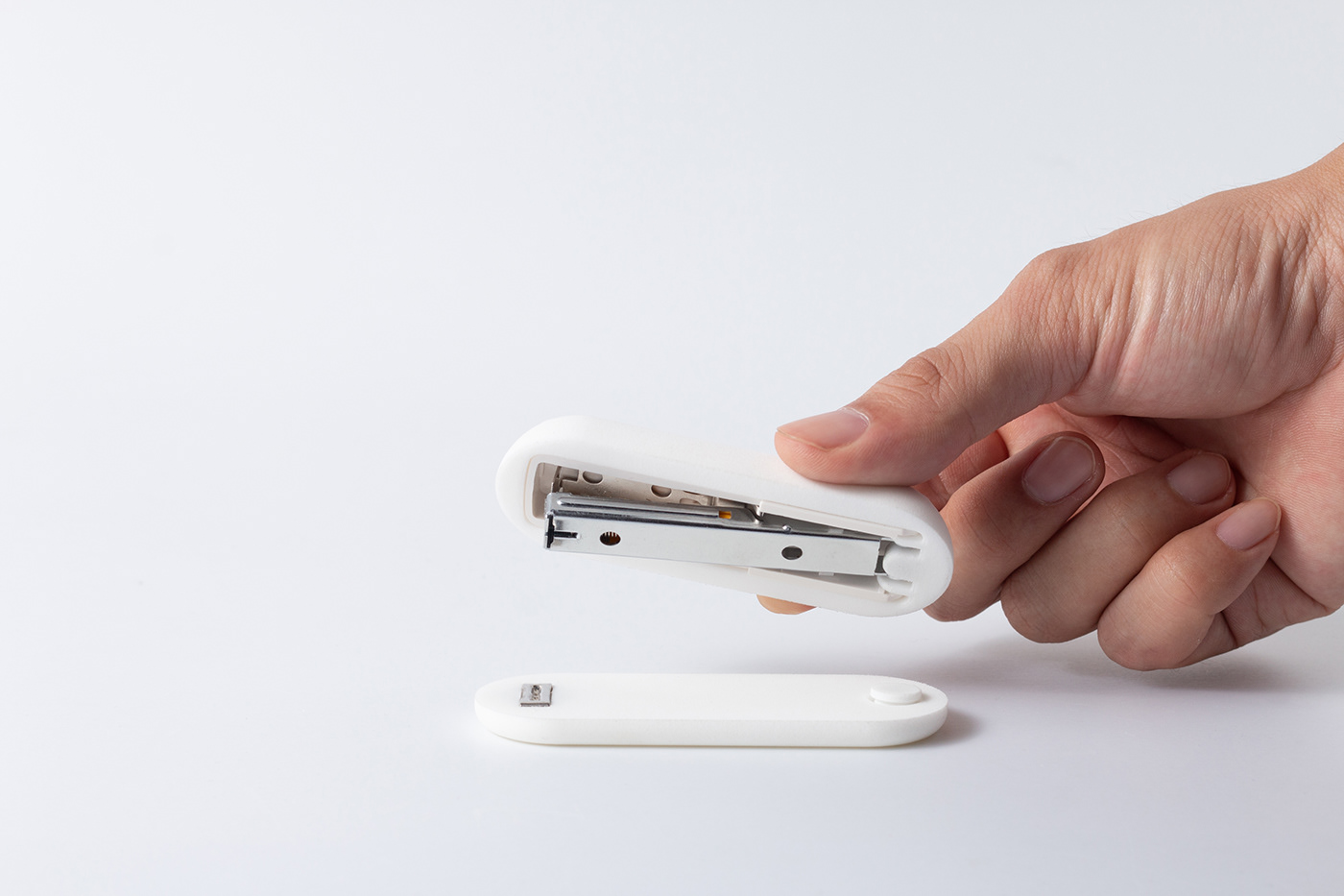 modern stylish，Bionics Design ，White minimalist，to work in an office，Office stationery，Stationery design，Stapler design，