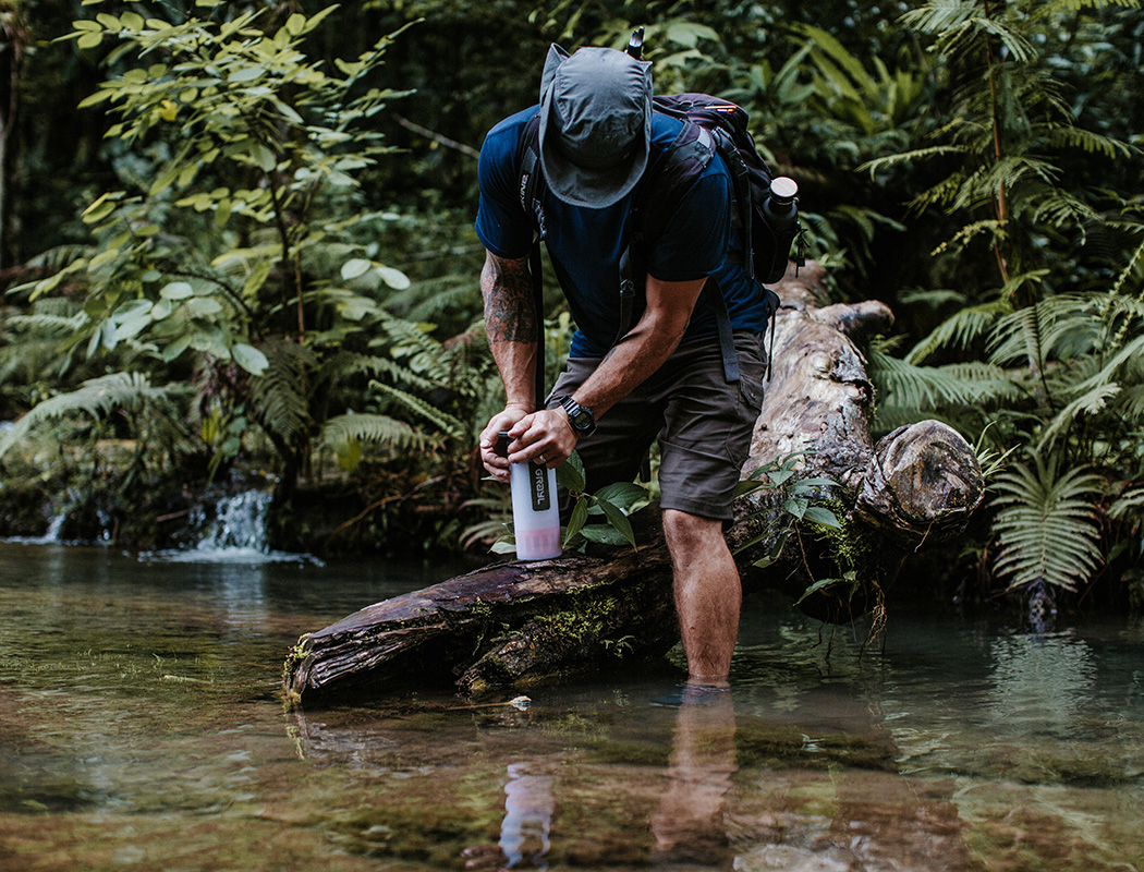 Purification of water，field，Press，Water cup，