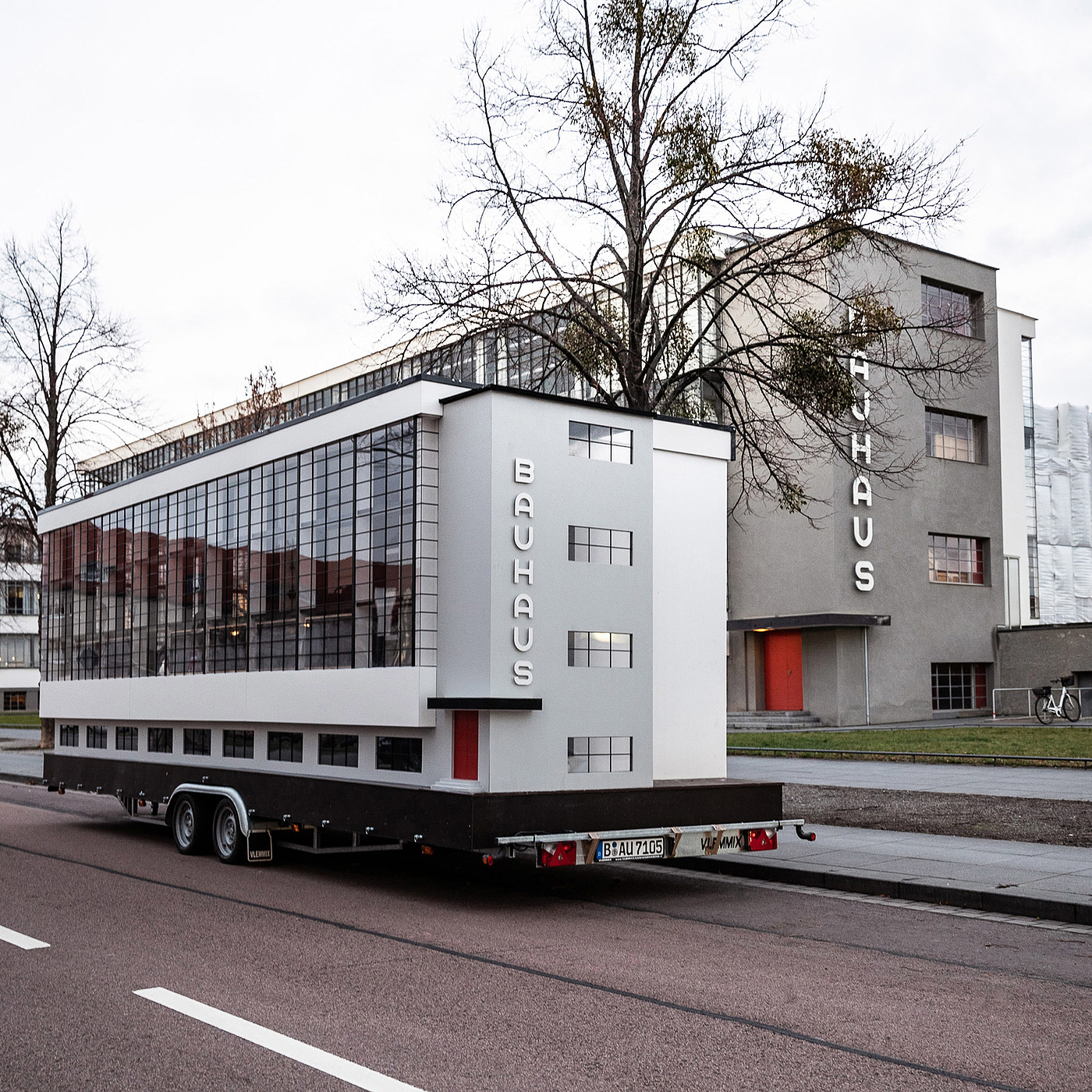 Bauhaus ，trailer，move，