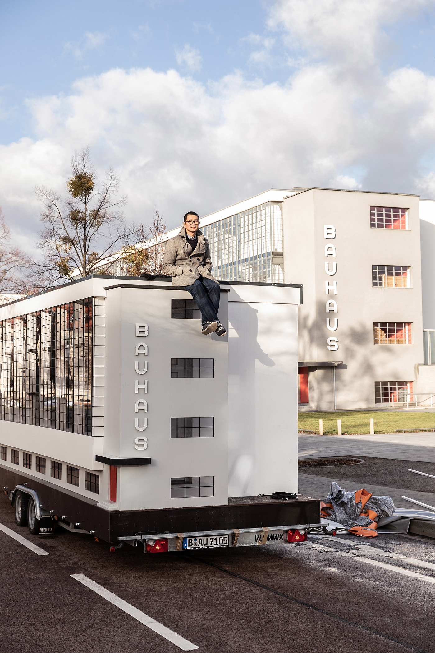 Bauhaus ，trailer，move，