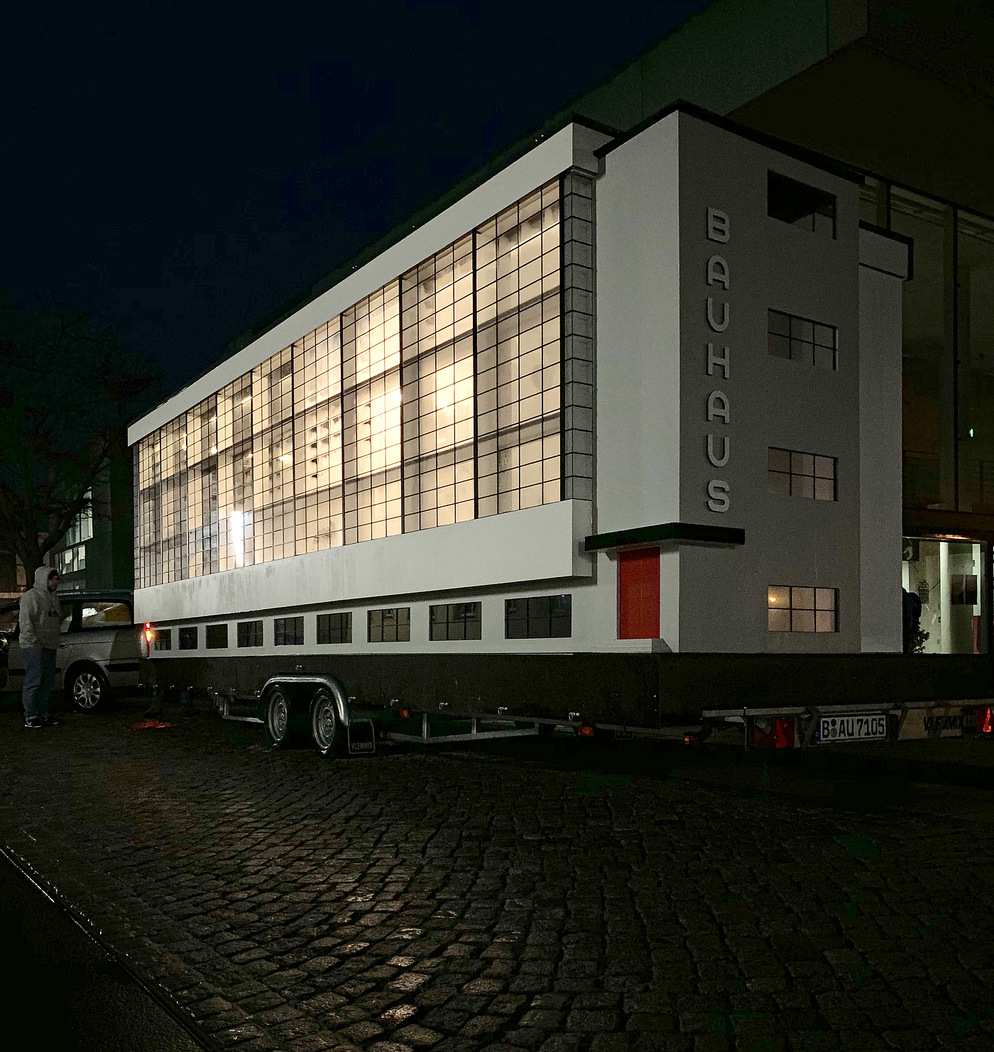 Bauhaus ，trailer，move，