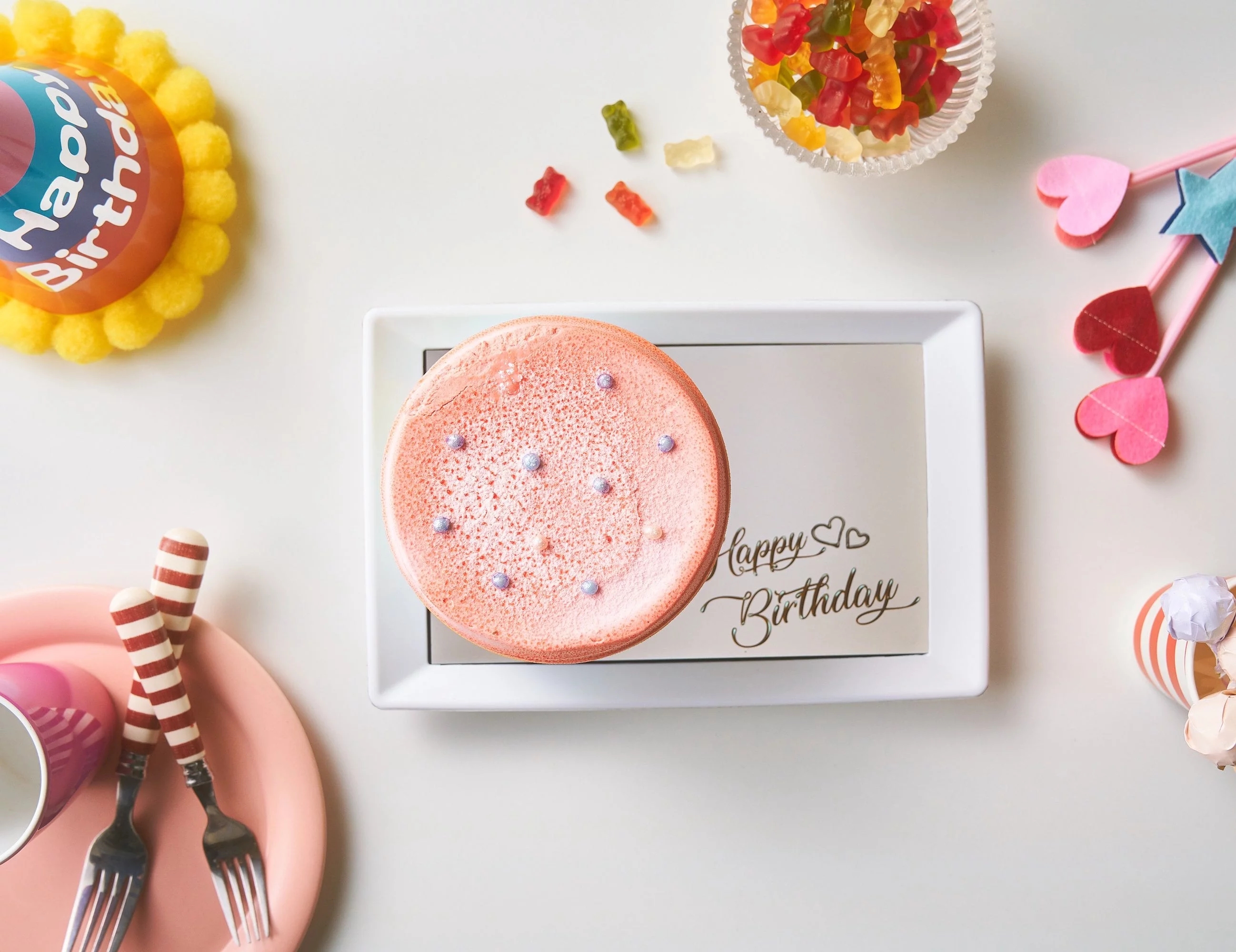 tableware，intelligence，having dinner，plate，