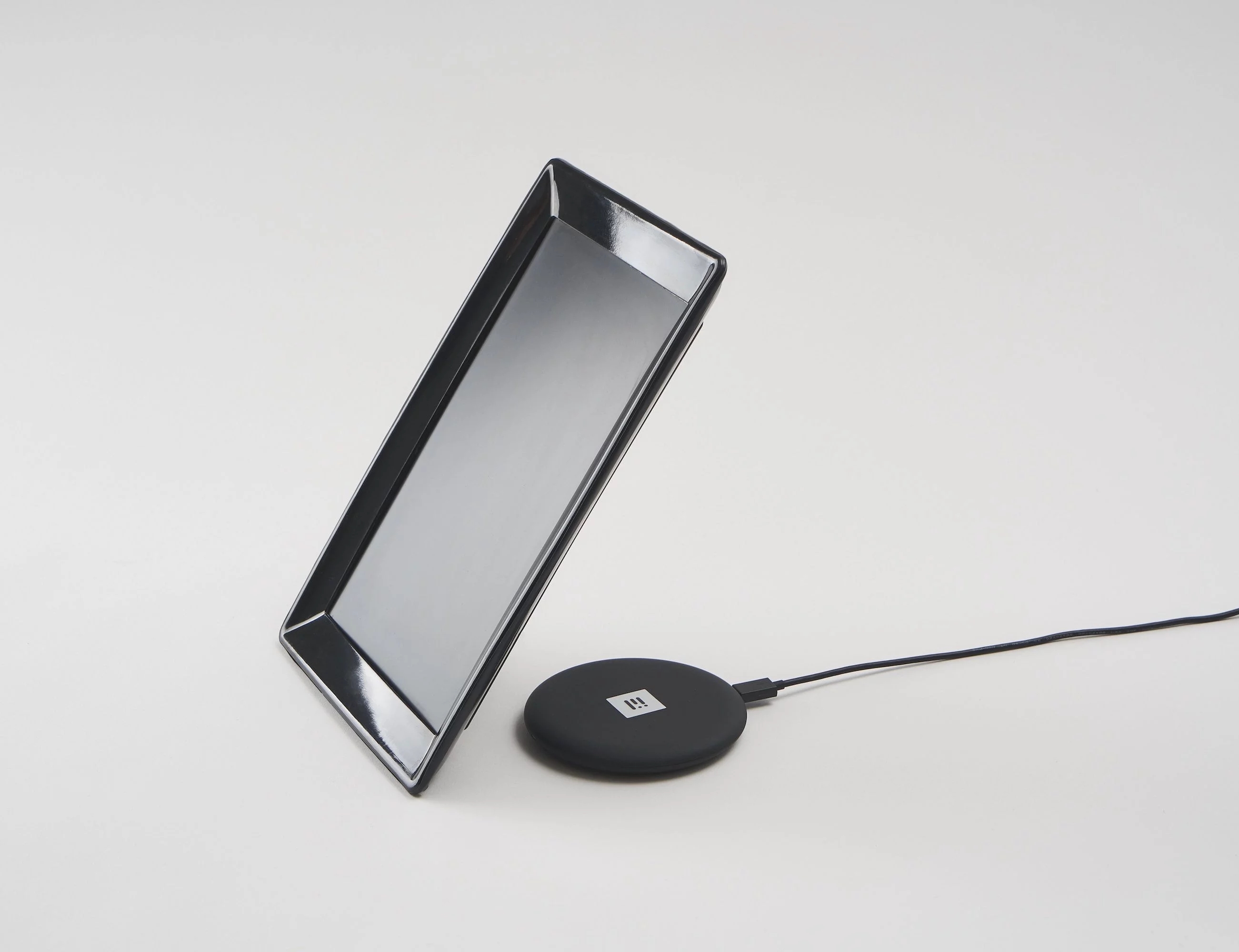 tableware，intelligence，having dinner，plate，