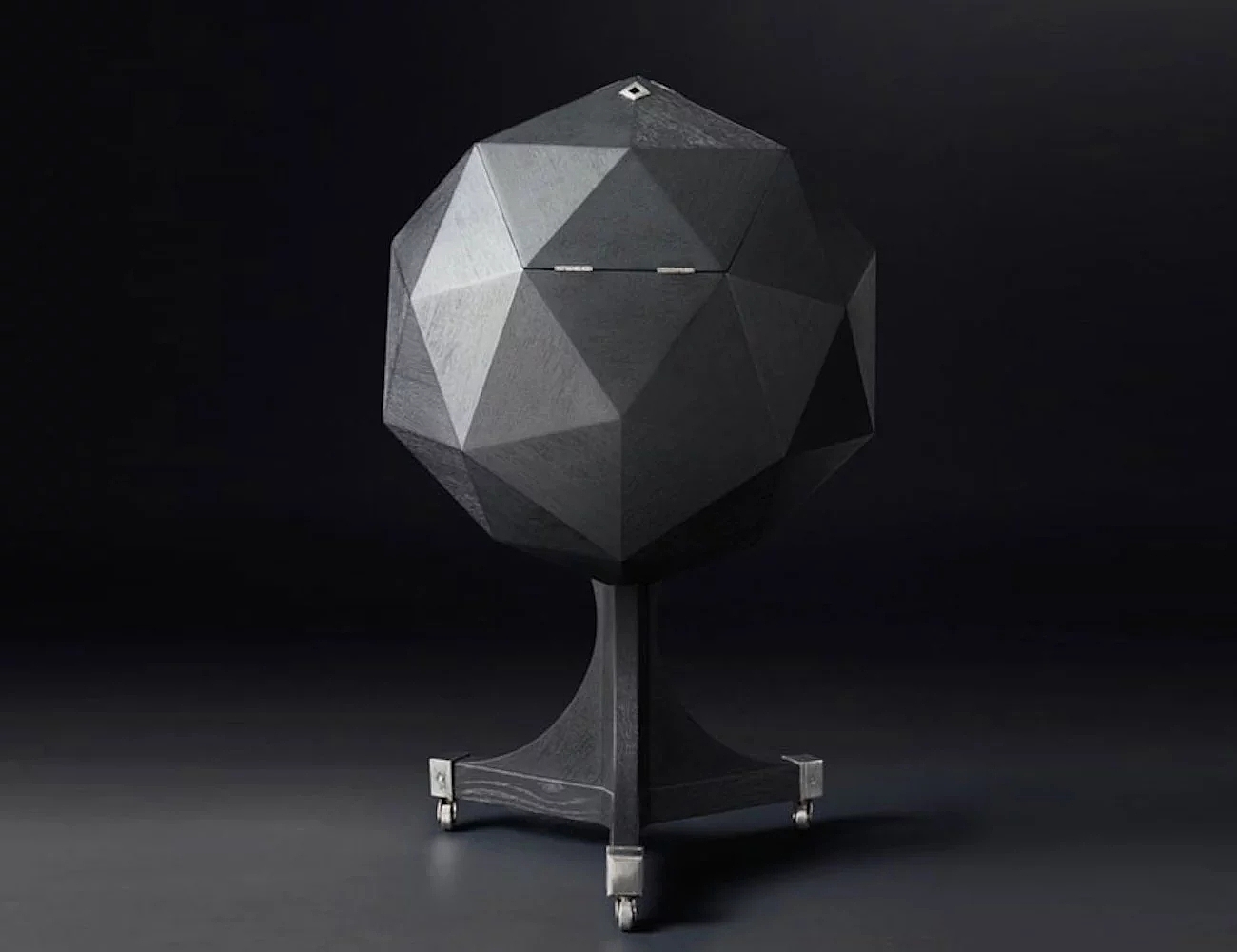 furniture，luxury goods，Geometry，wooden ，Medieval Italian design，Receive，