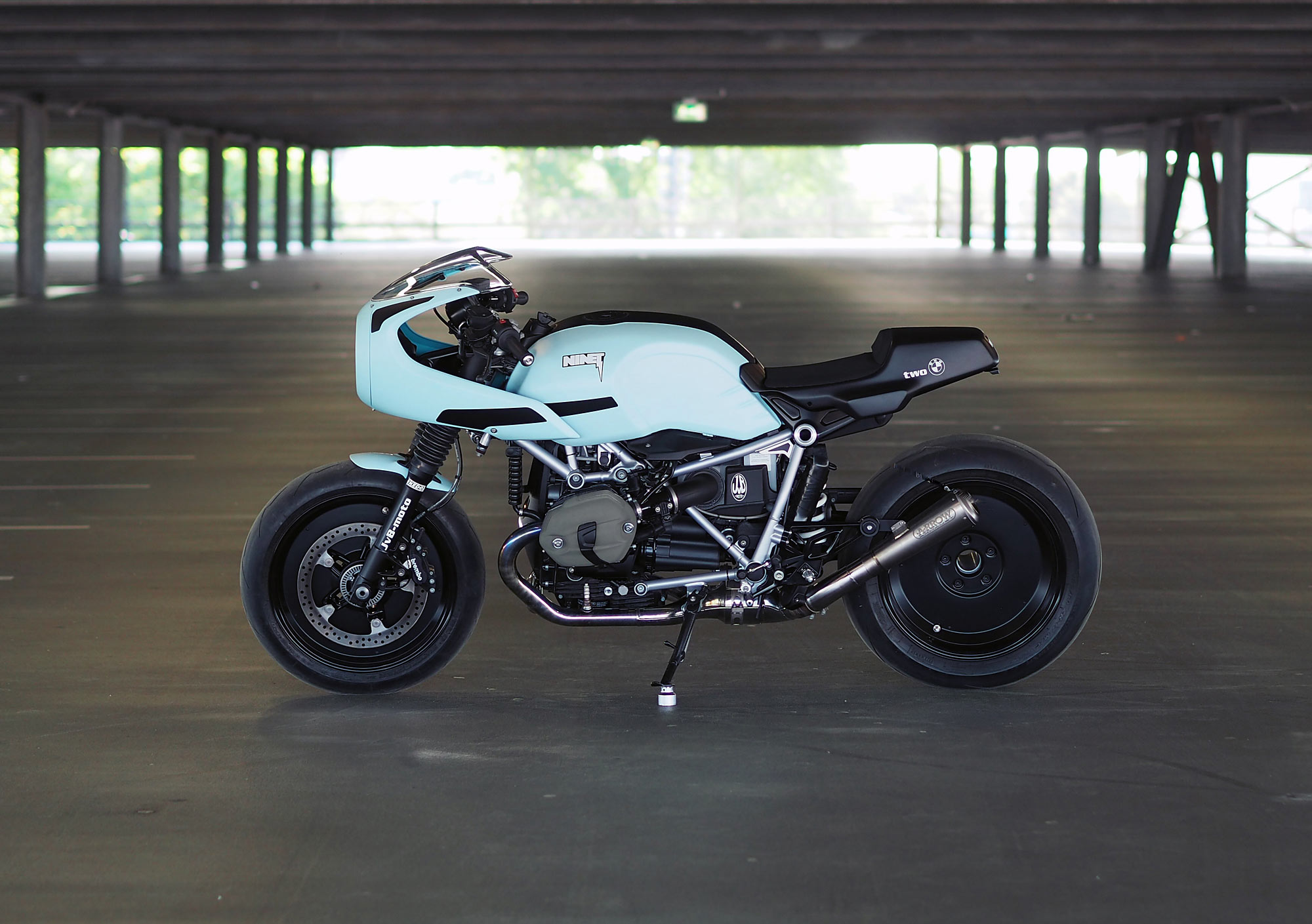 motorcycle，locomotive，two，