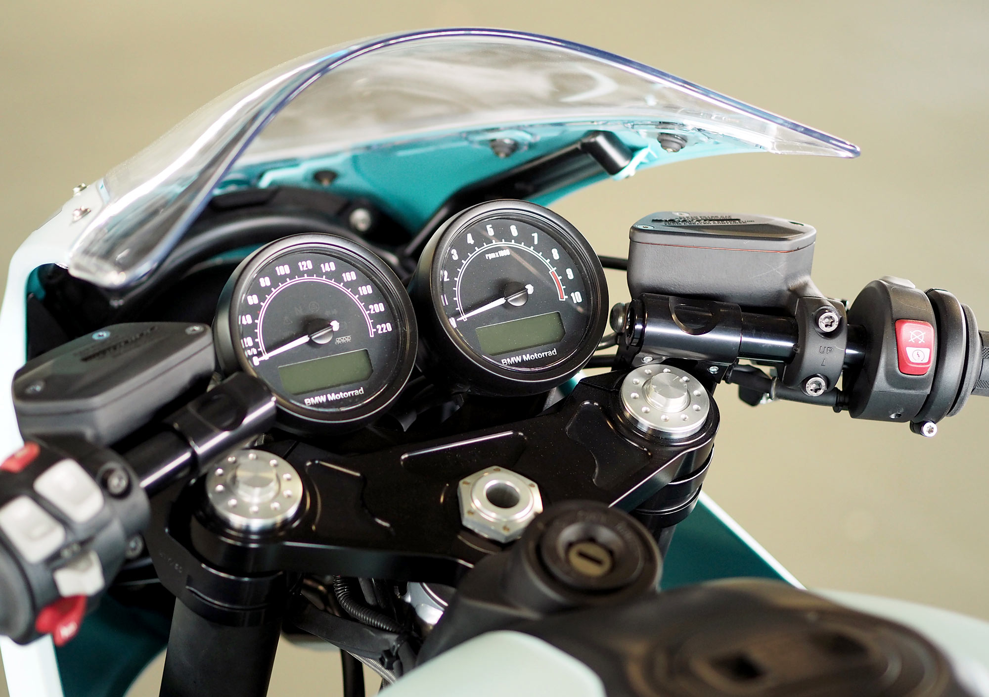 motorcycle，locomotive，two，