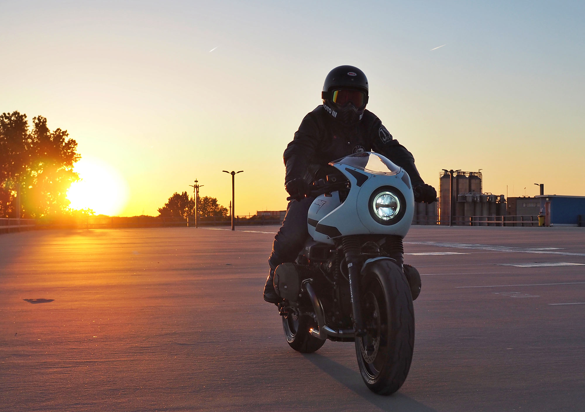 motorcycle，locomotive，two，