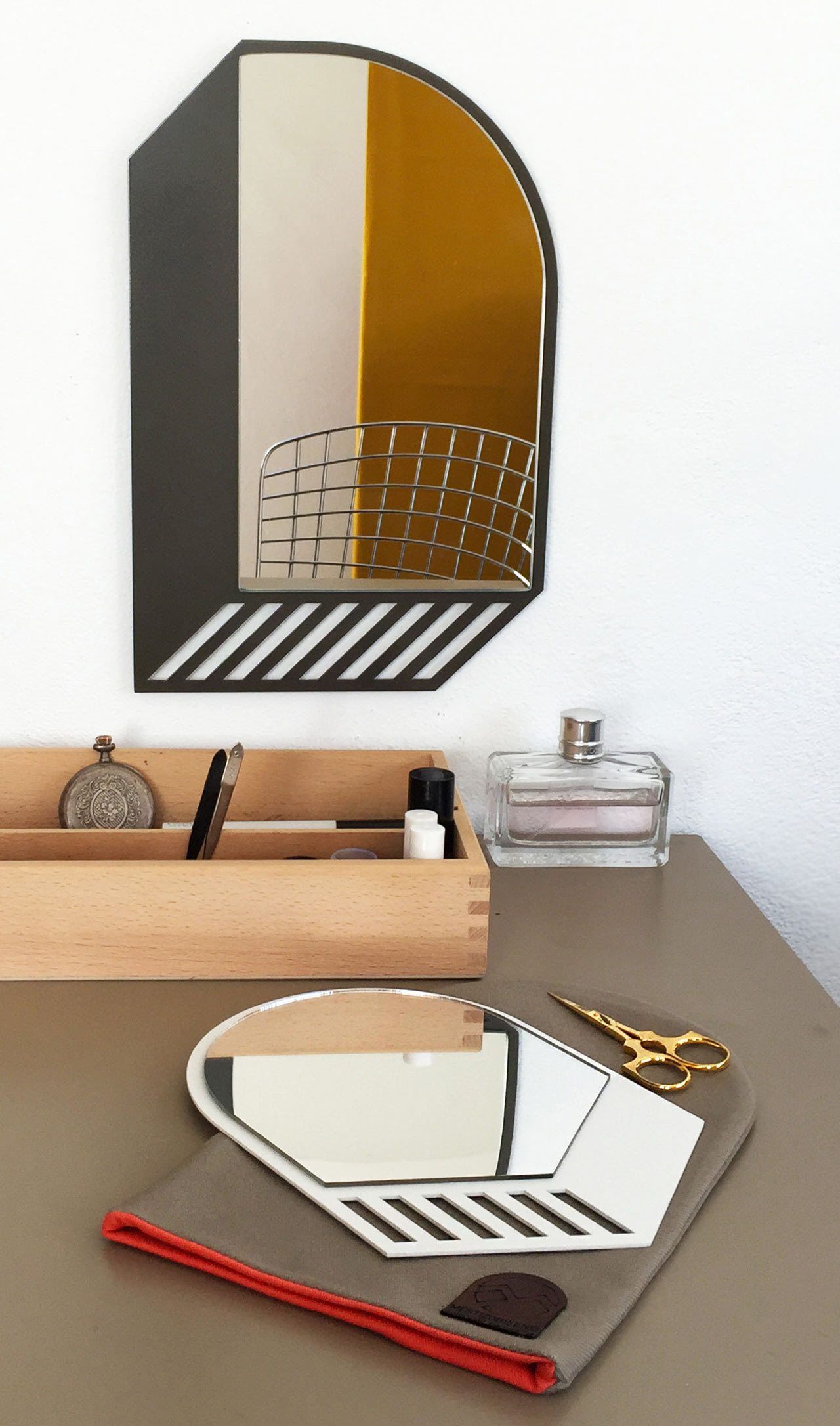 Minimalist，three-dimensional，mirror，