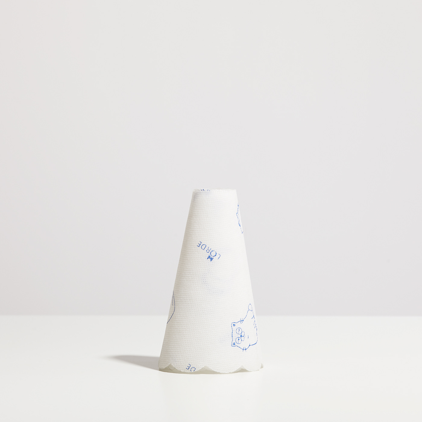 Pets，Pet surroundings，Kitty，stroke a cat，hand basket，Spoon，hide-and-seek，